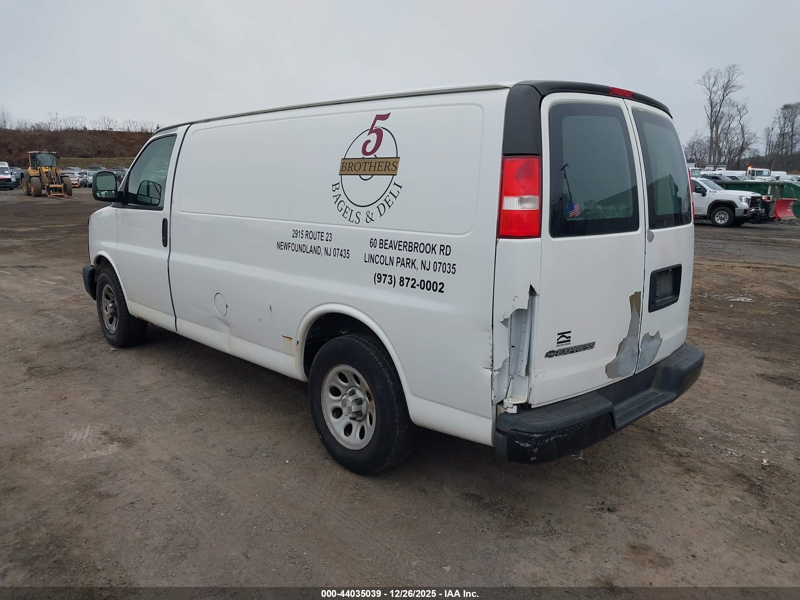 CHEVROLET EXPRESS image 3