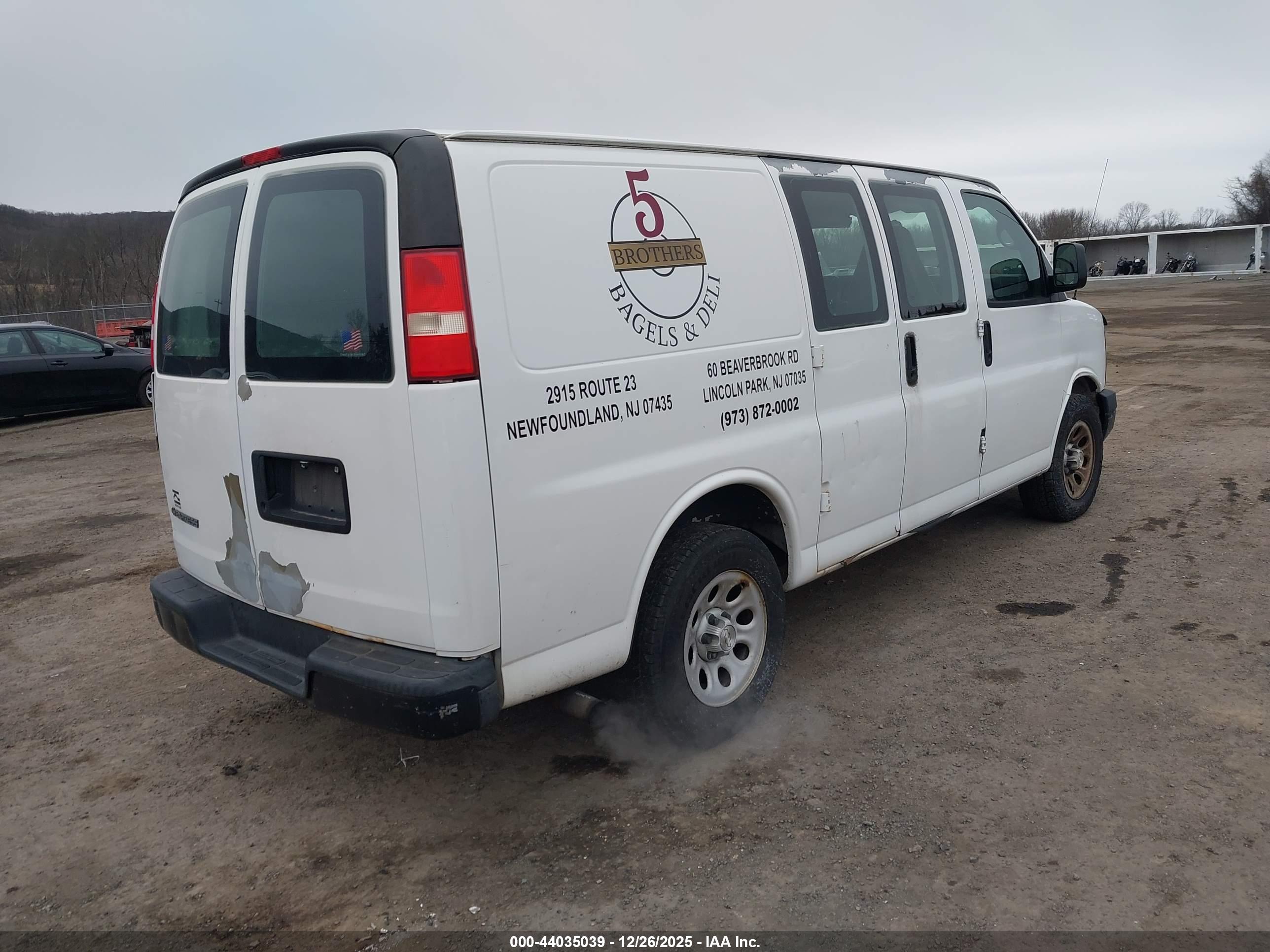 CHEVROLET EXPRESS image 4