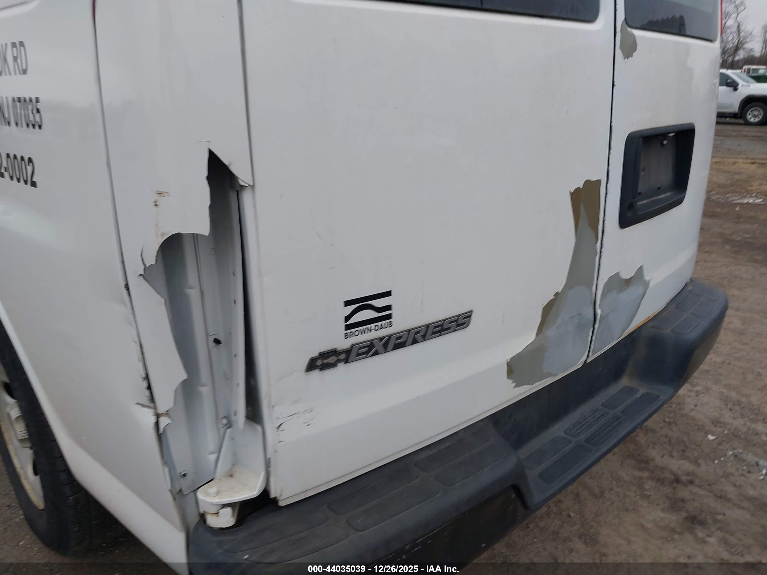 CHEVROLET EXPRESS image 6