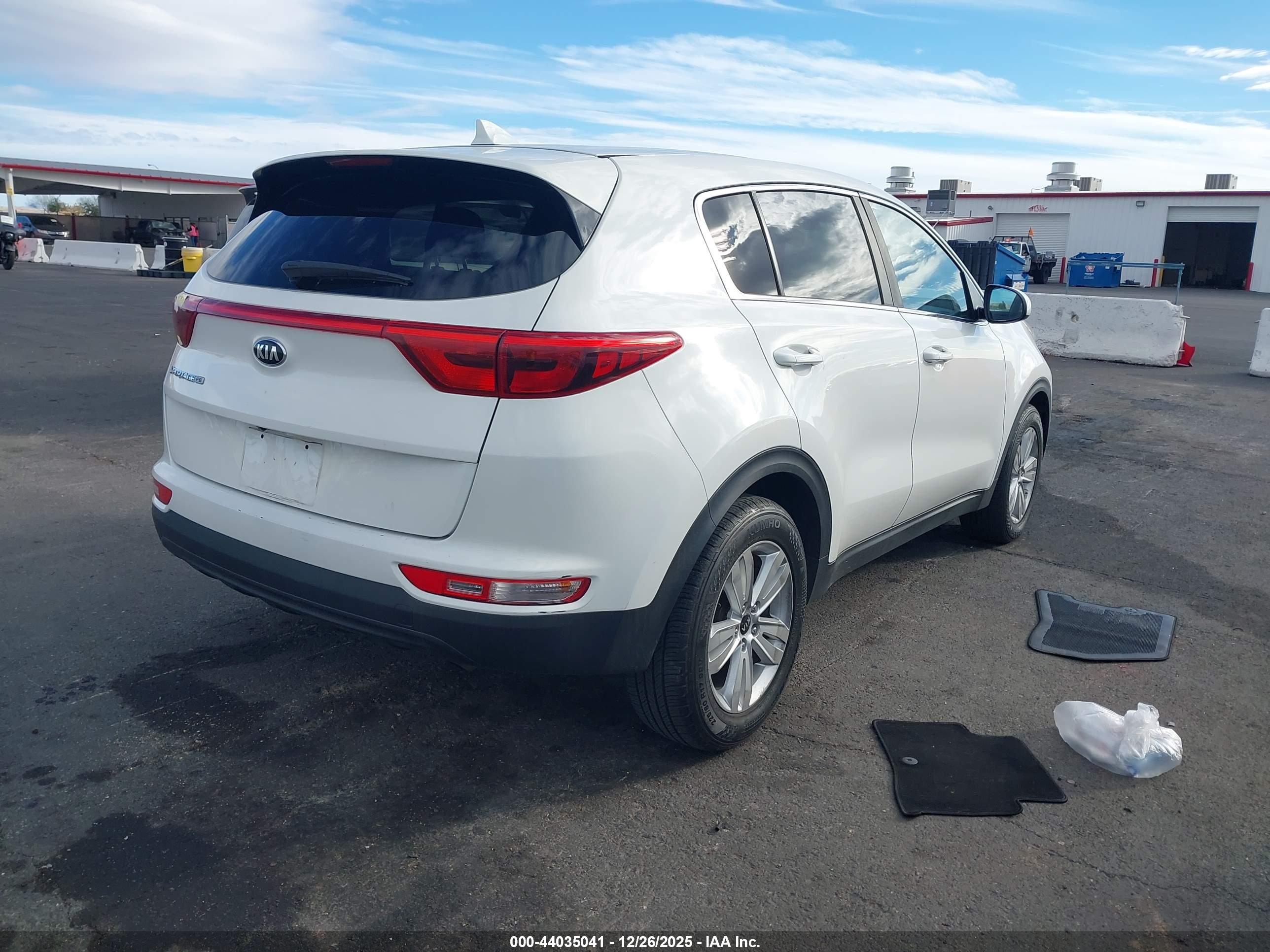 KIA SPORTAGE image 4