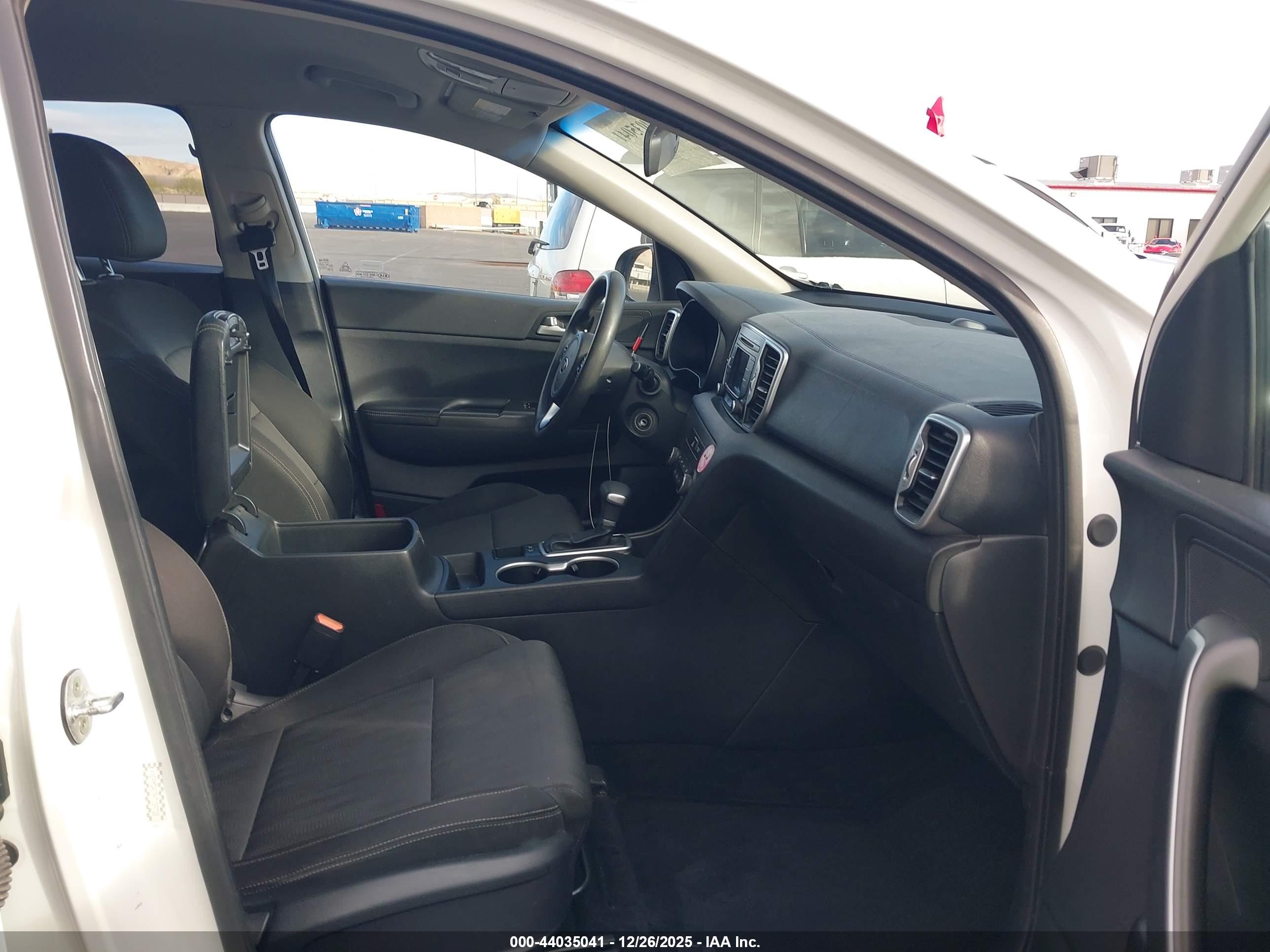 KIA SPORTAGE image 5