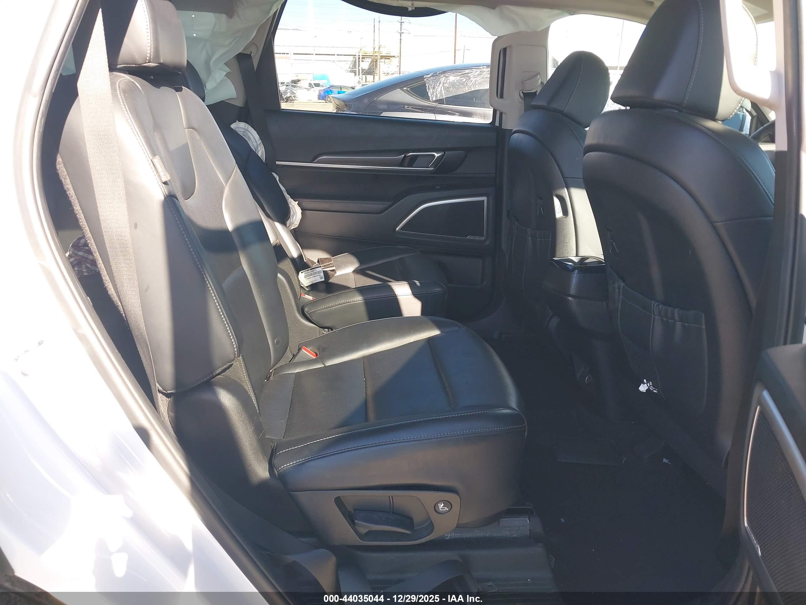 KIA TELLURIDE image 8