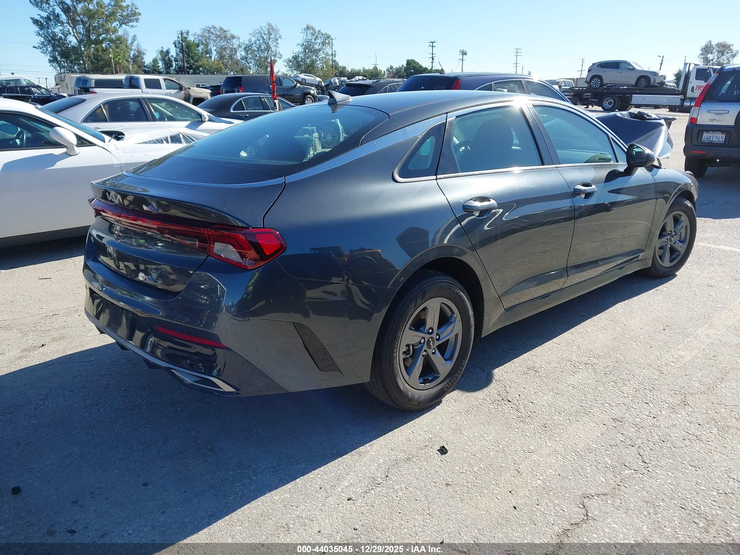 KIA K5 image 4