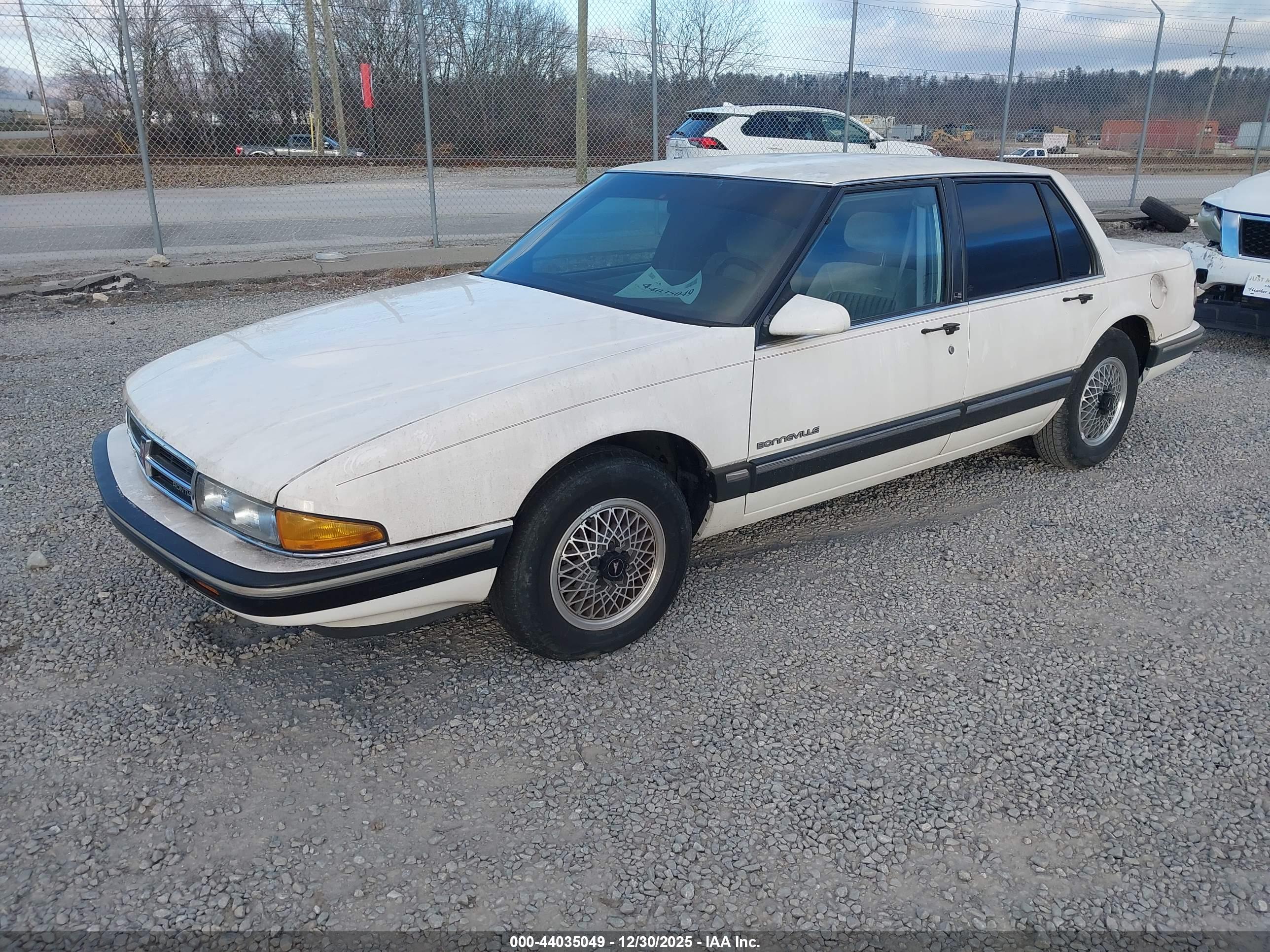 PONTIAC BONNEVILLE image 2