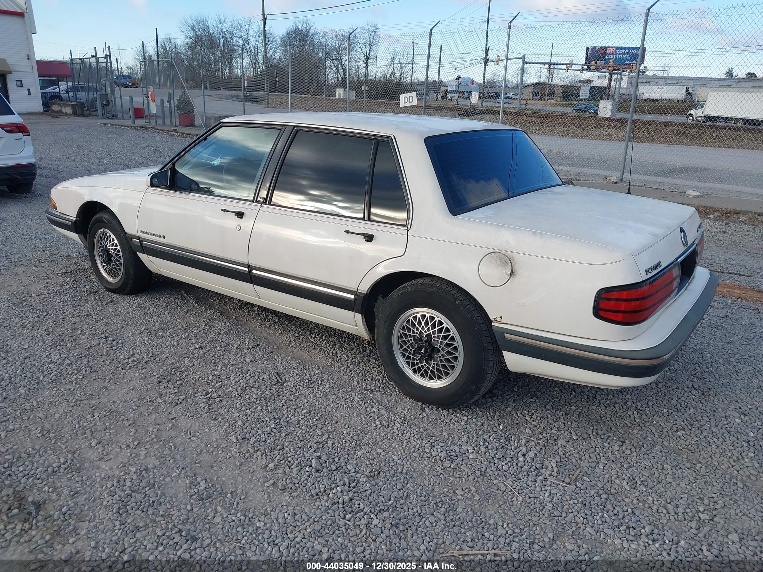 PONTIAC BONNEVILLE image 3