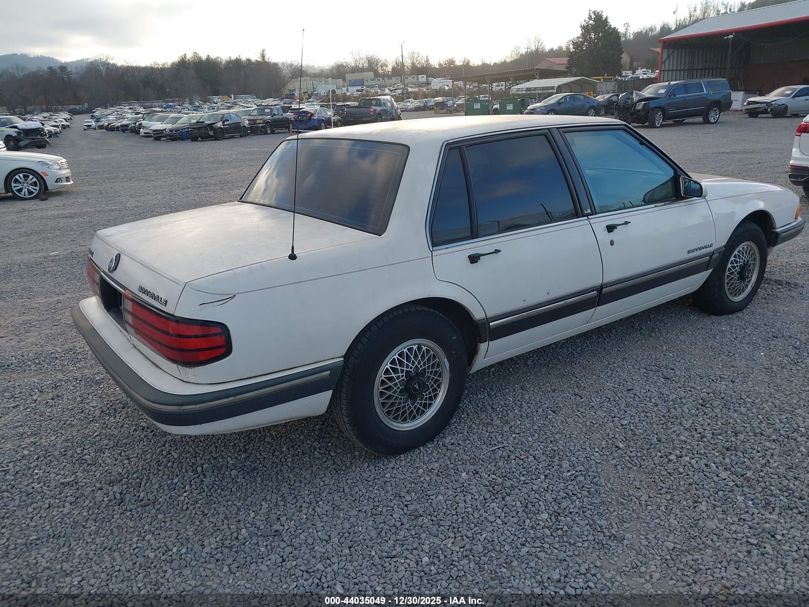 PONTIAC BONNEVILLE image 4