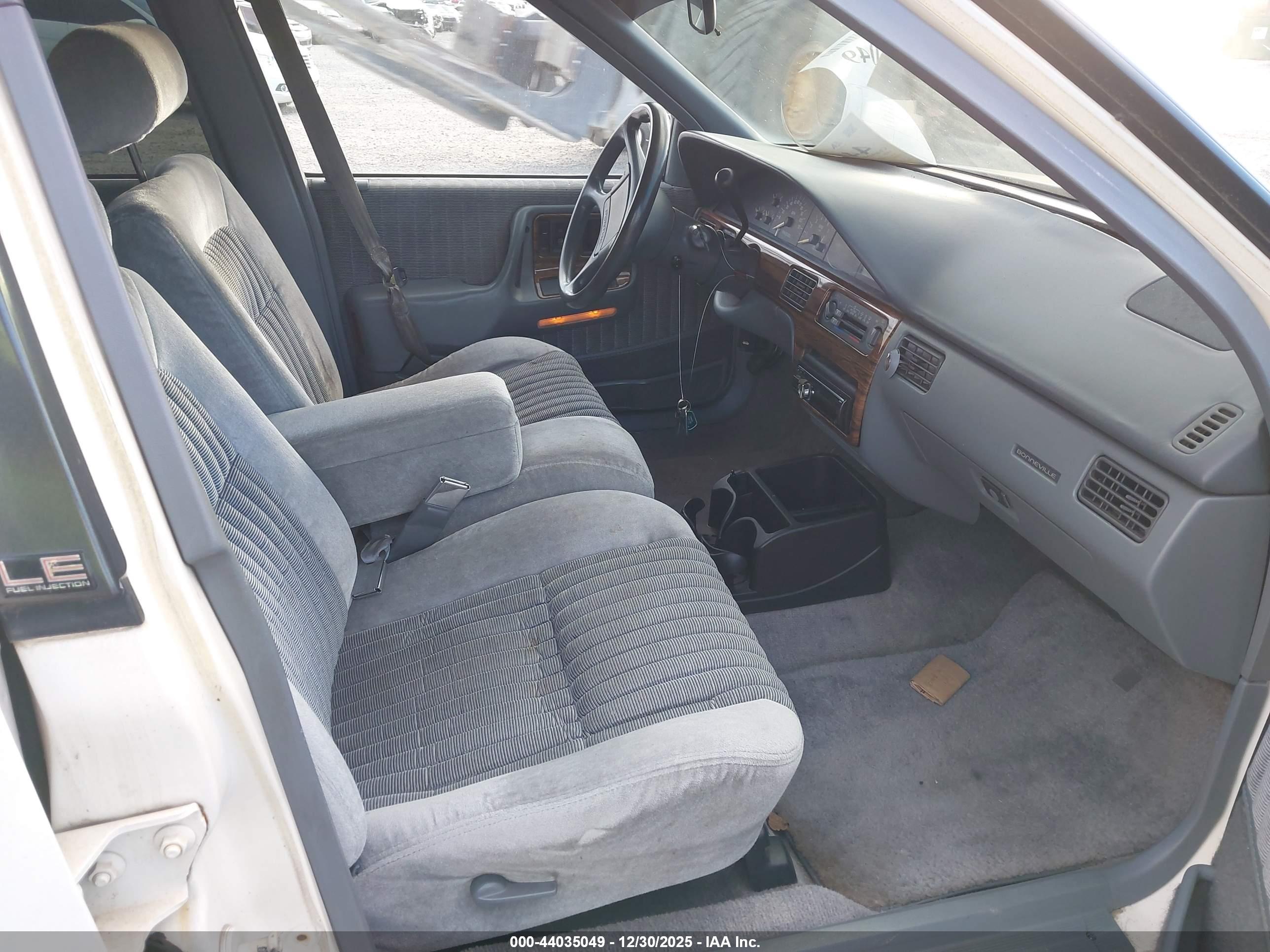PONTIAC BONNEVILLE image 5