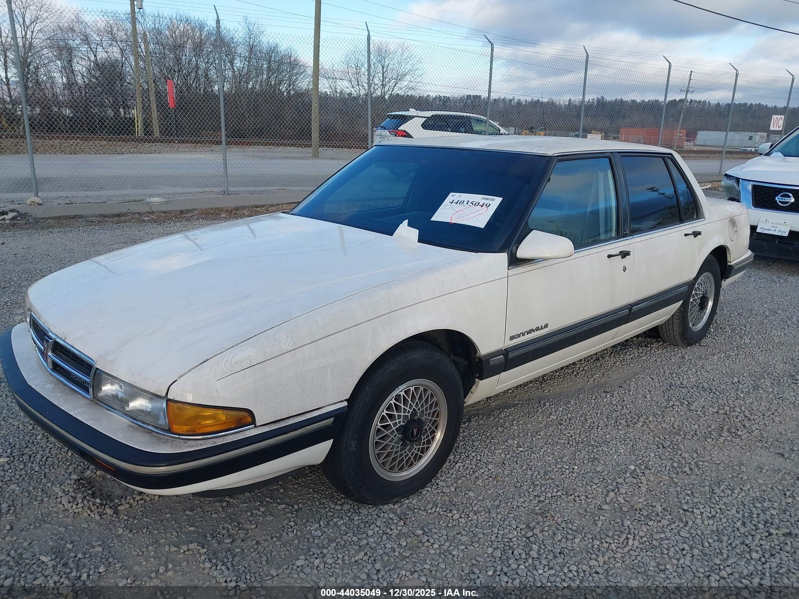 PONTIAC BONNEVILLE image 6