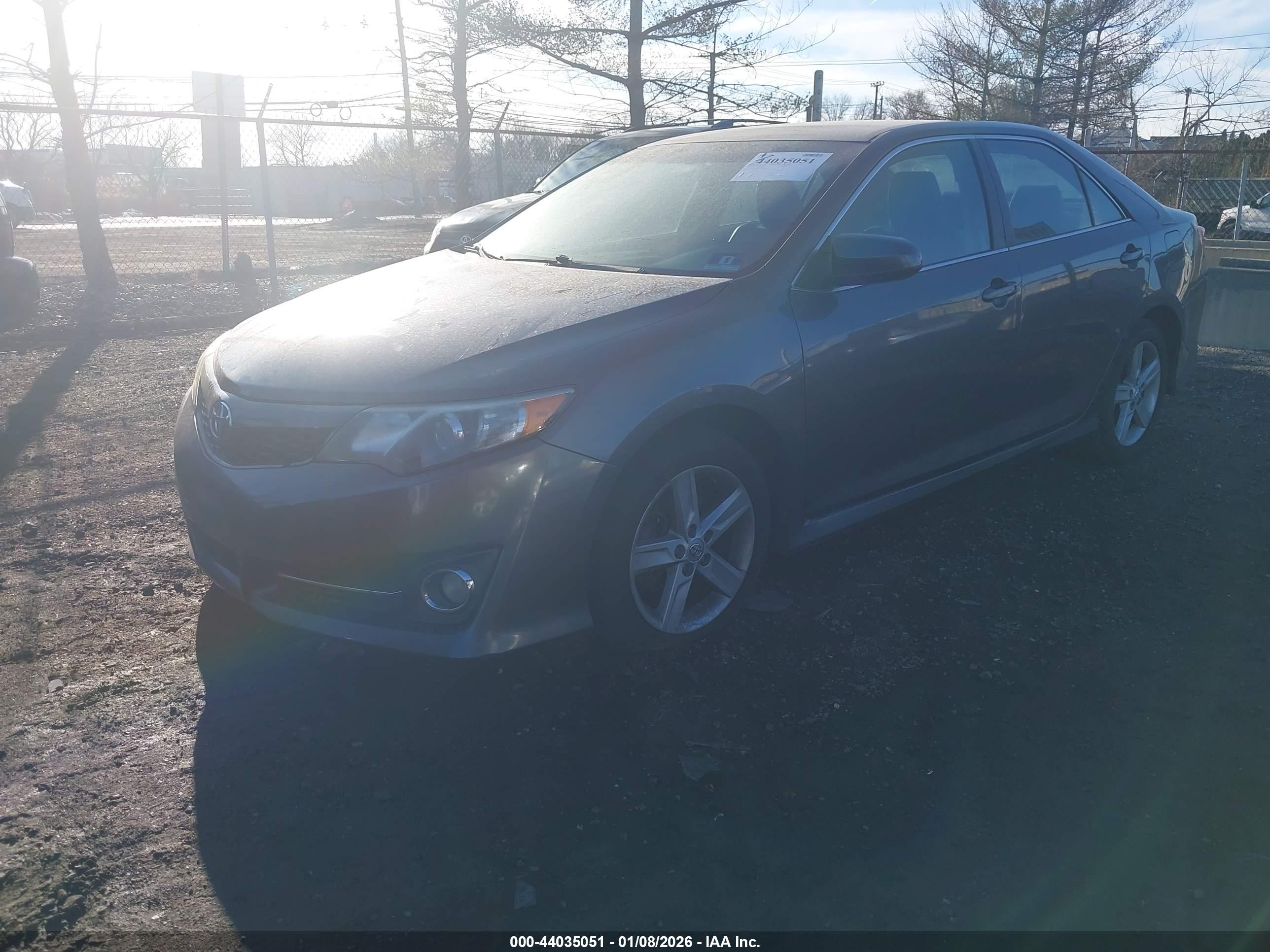 TOYOTA CAMRY image 2