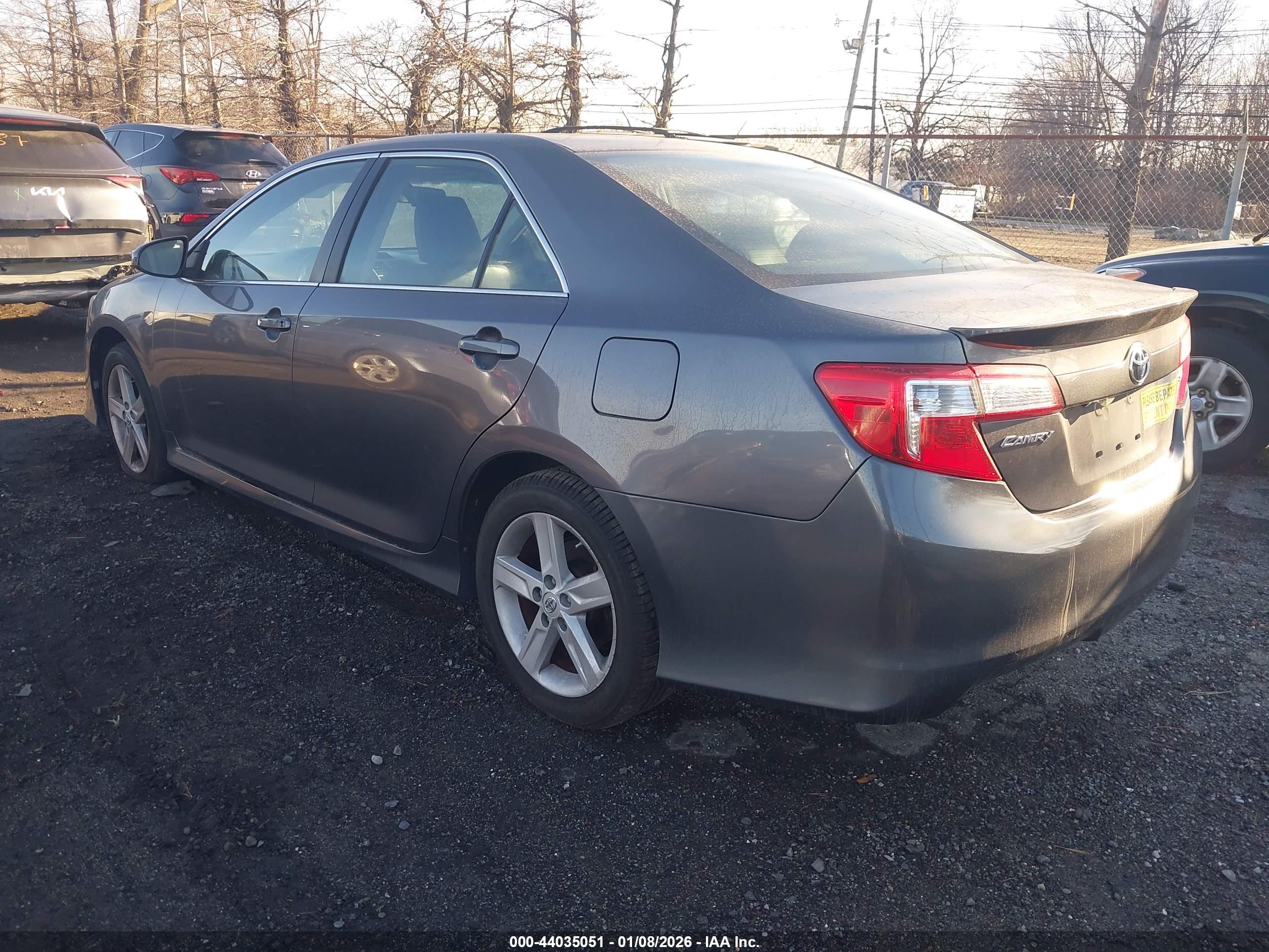TOYOTA CAMRY image 3