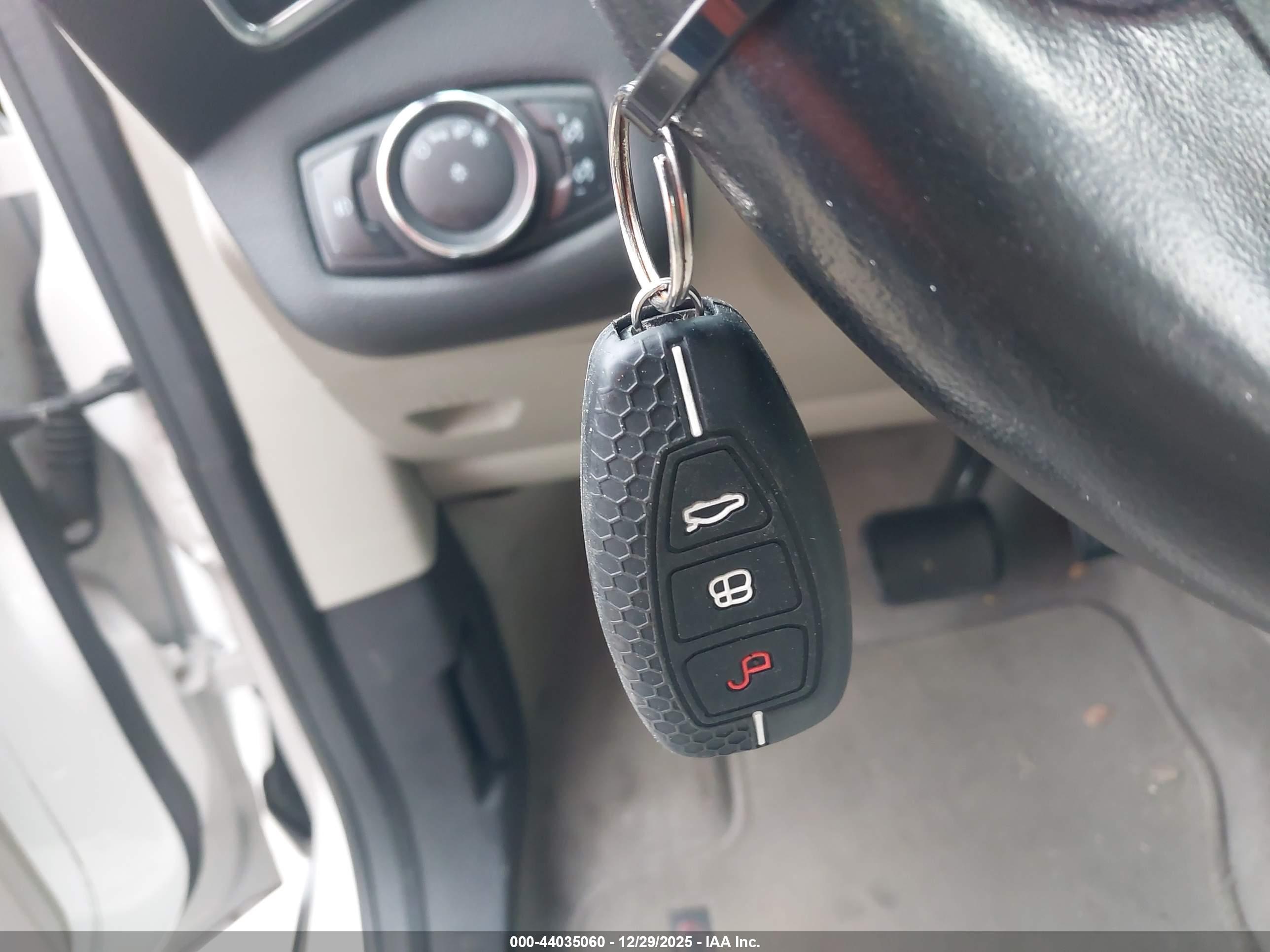FORD C-MAX image 11