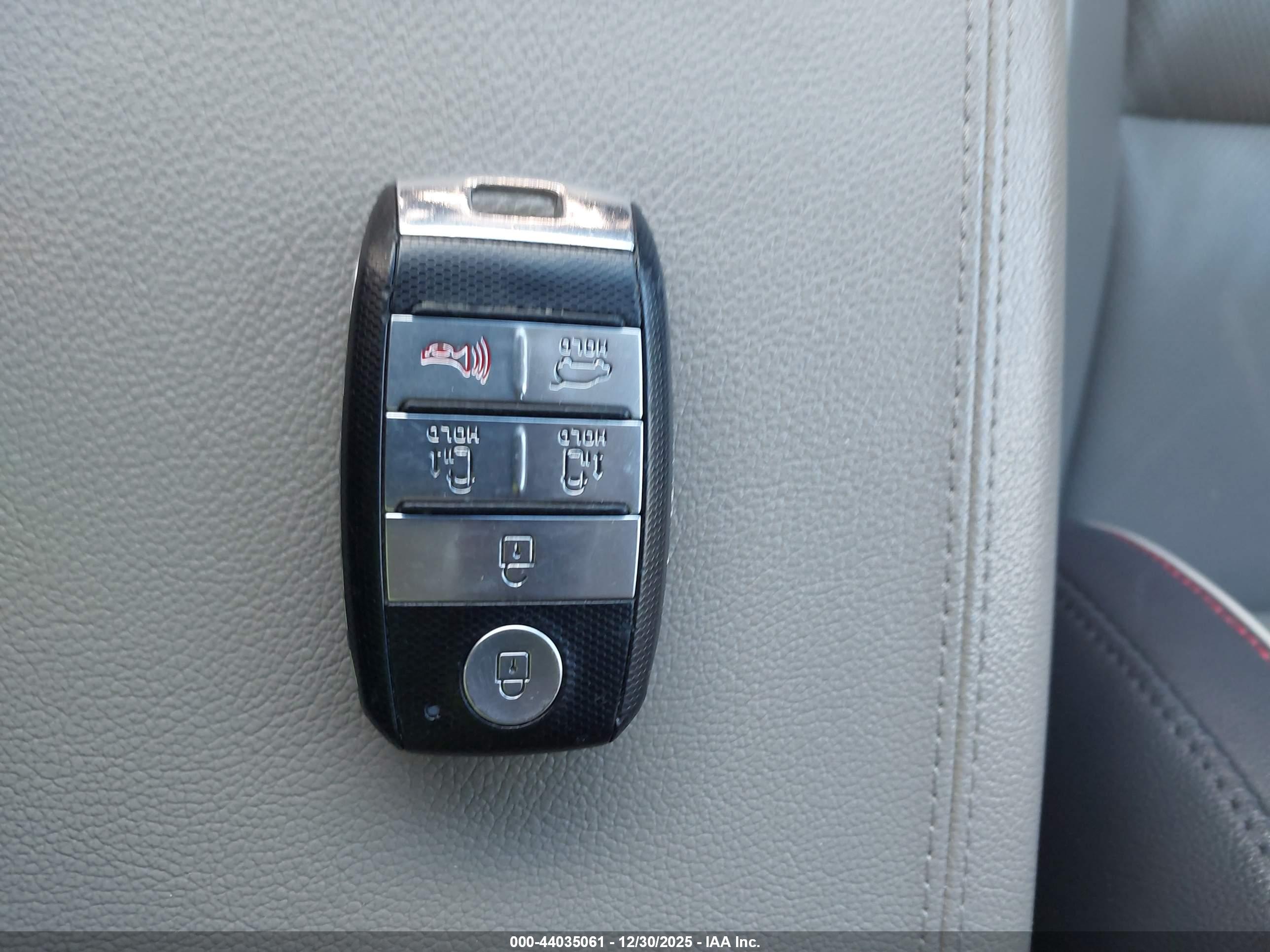 KIA SEDONA image 11