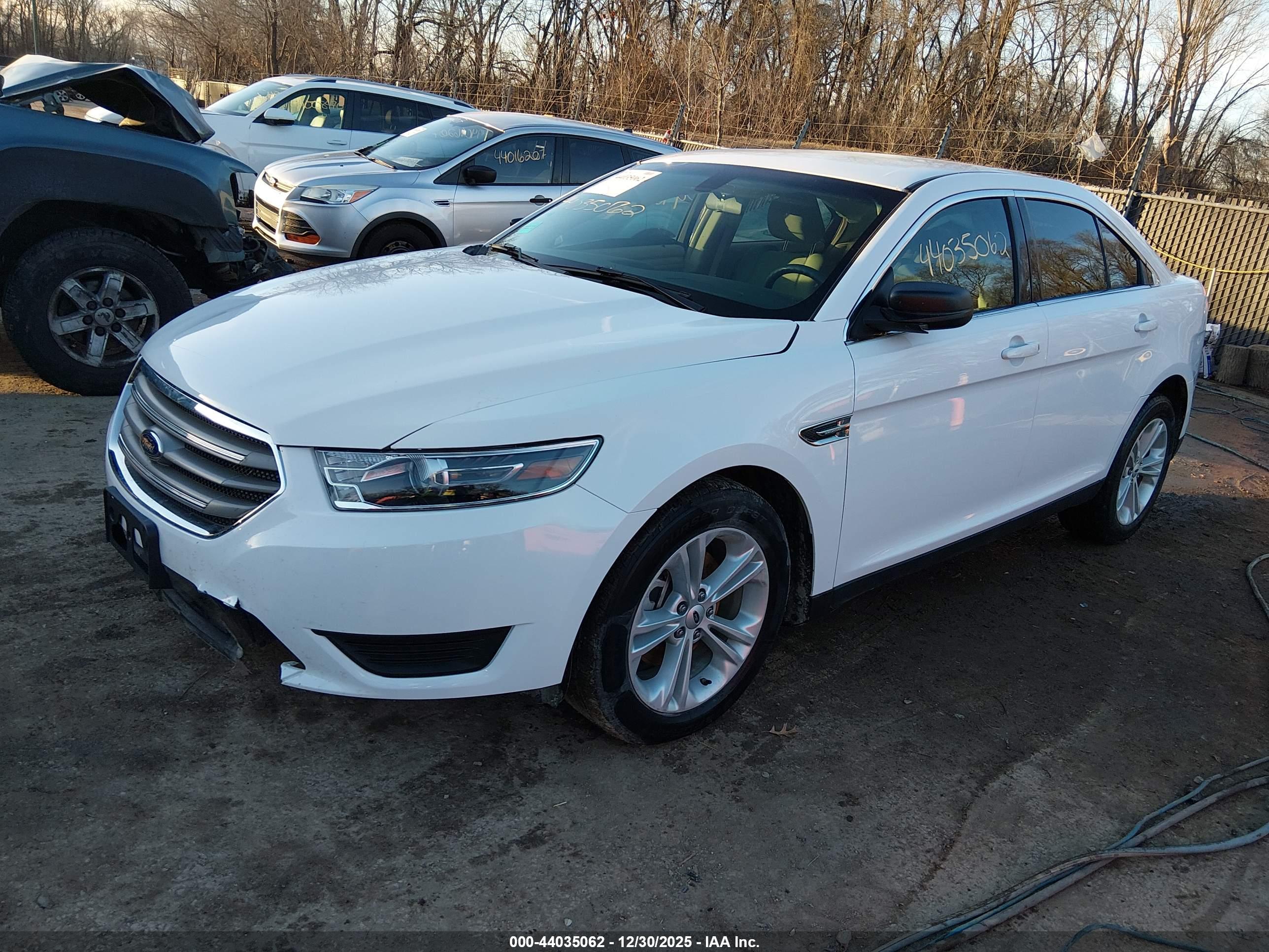 FORD TAURUS image 2