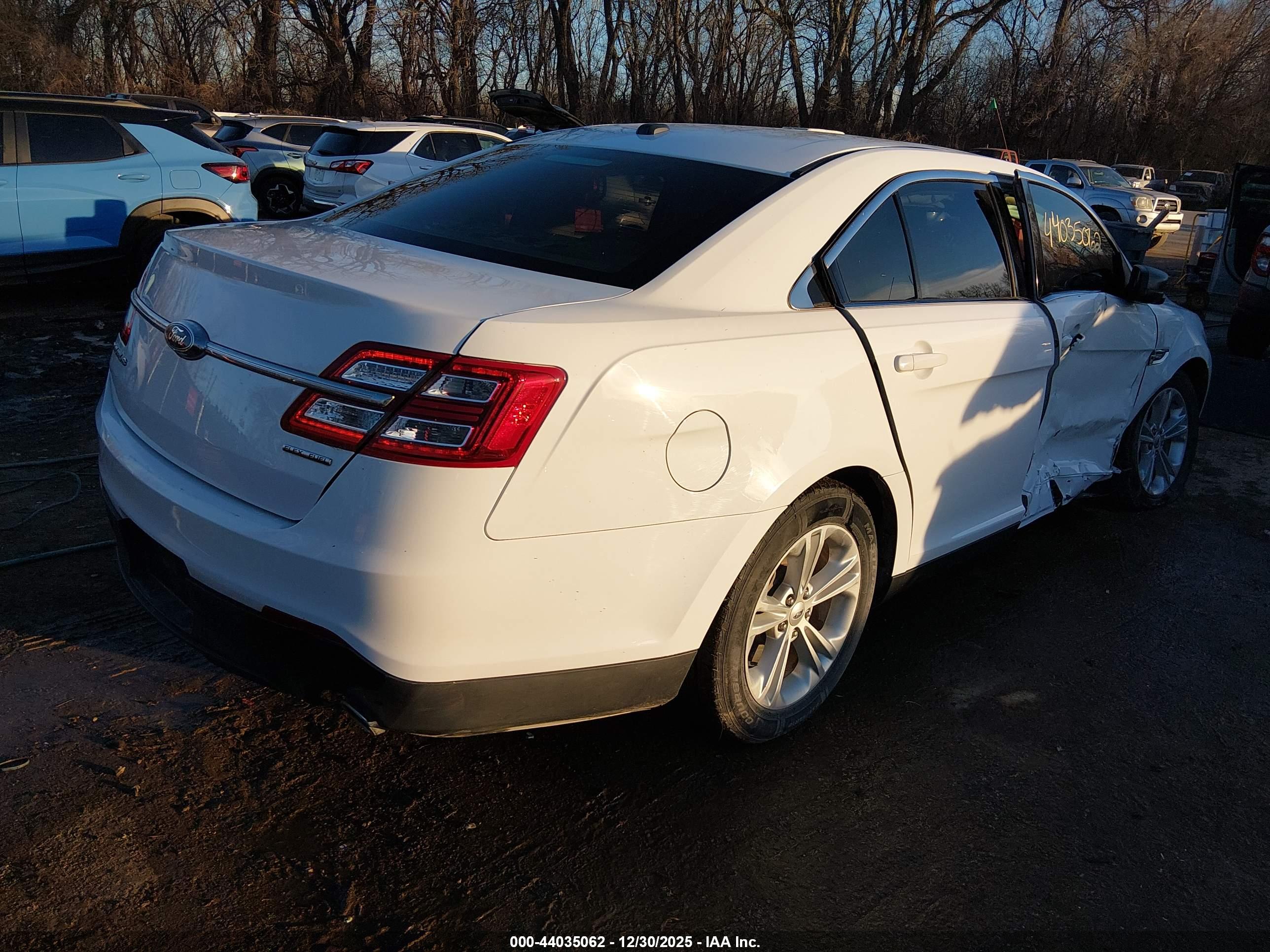 FORD TAURUS image 4