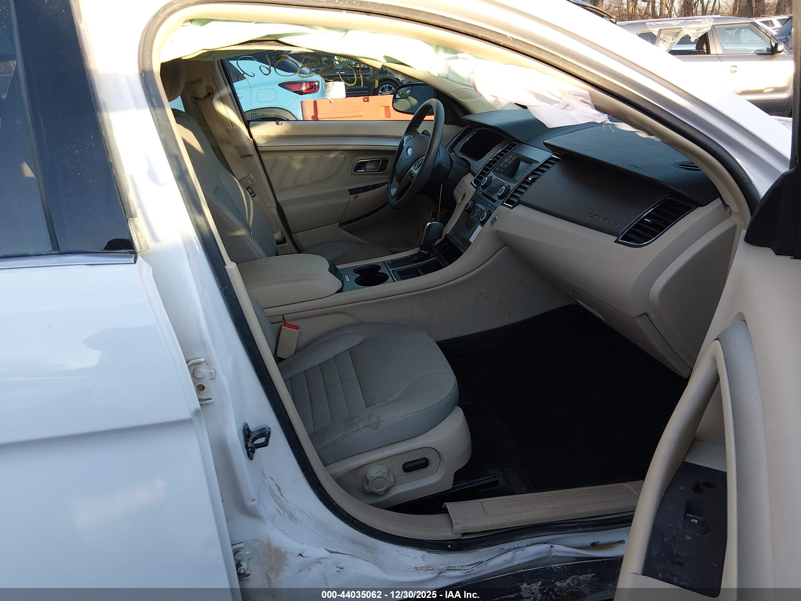 FORD TAURUS image 5