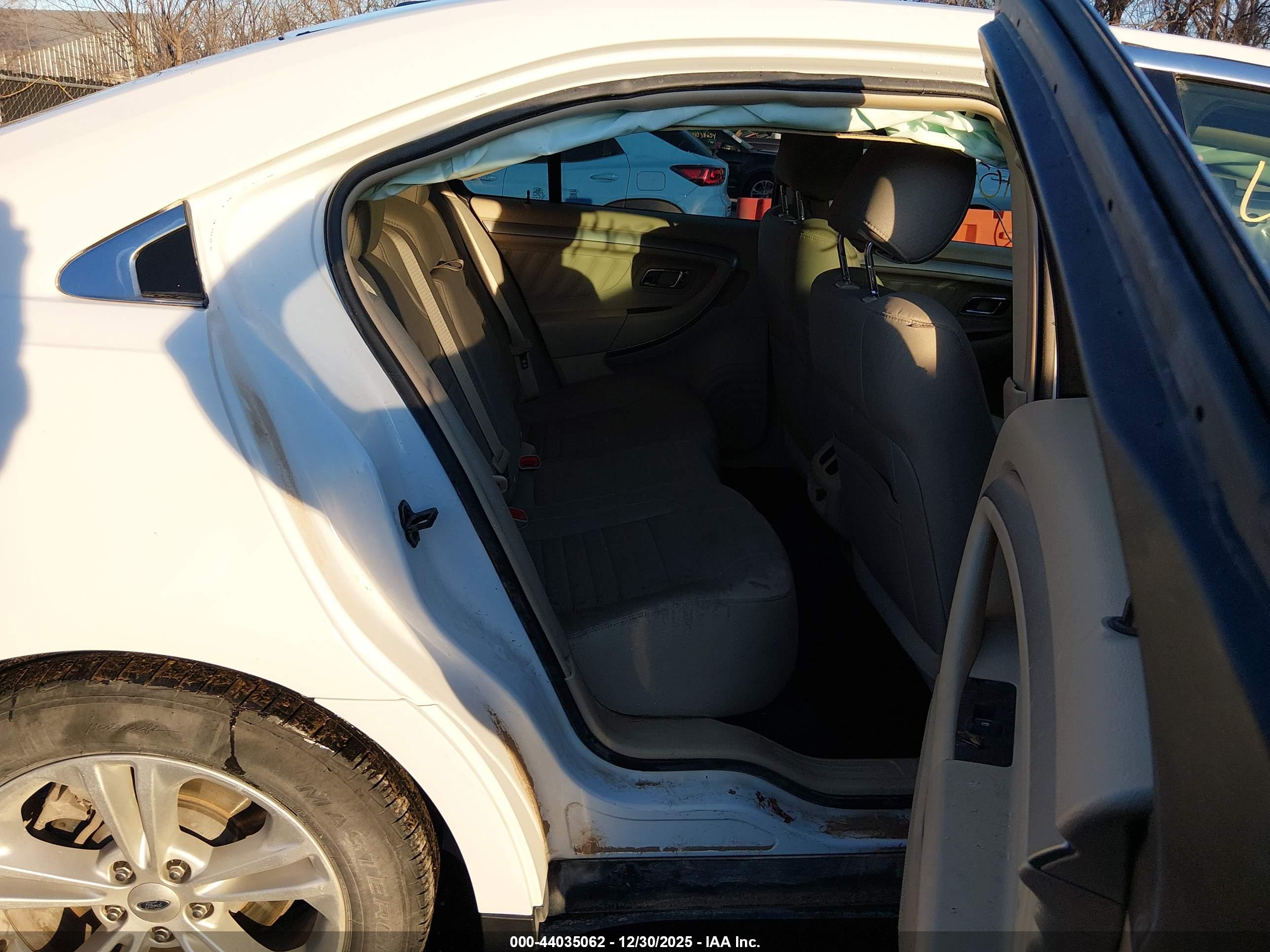 FORD TAURUS image 8