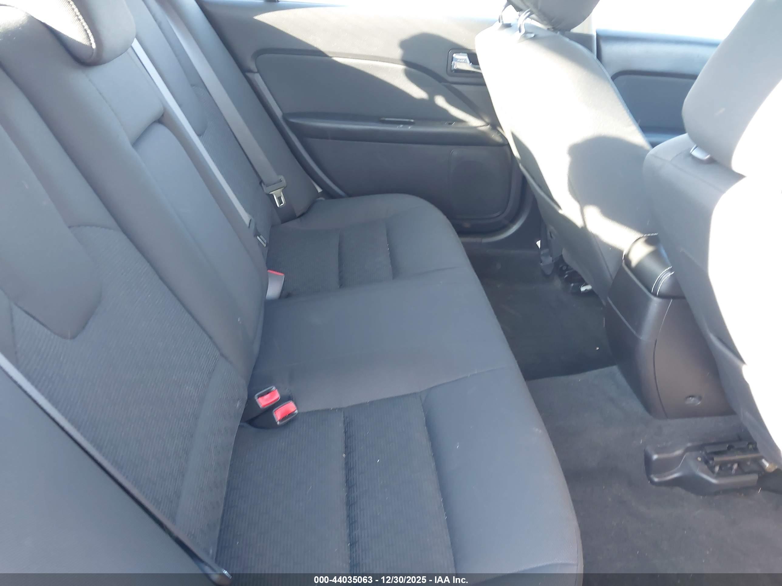 FORD FUSION image 8
