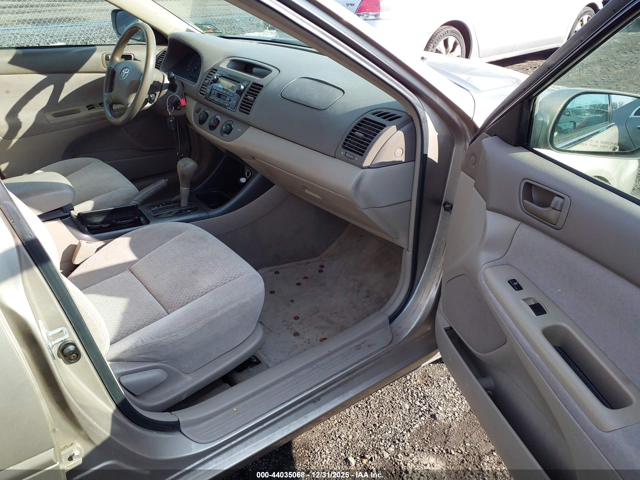 TOYOTA CAMRY image 5