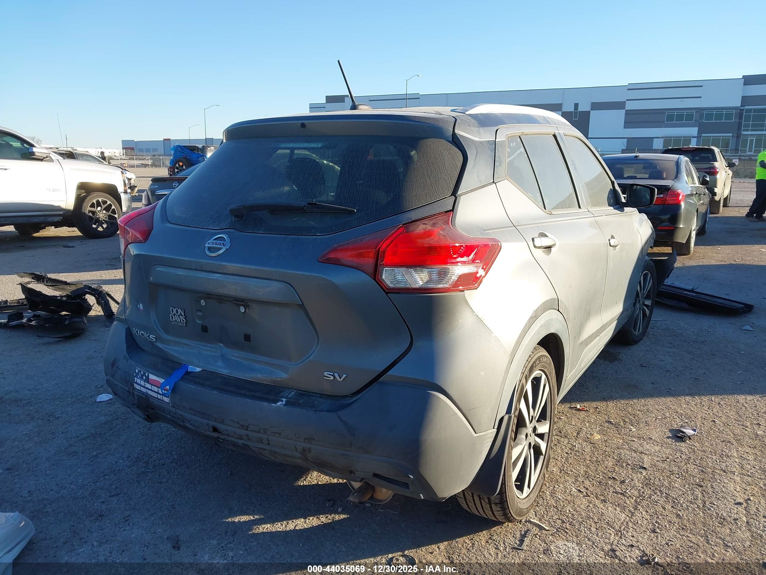 NISSAN KICKS image 4