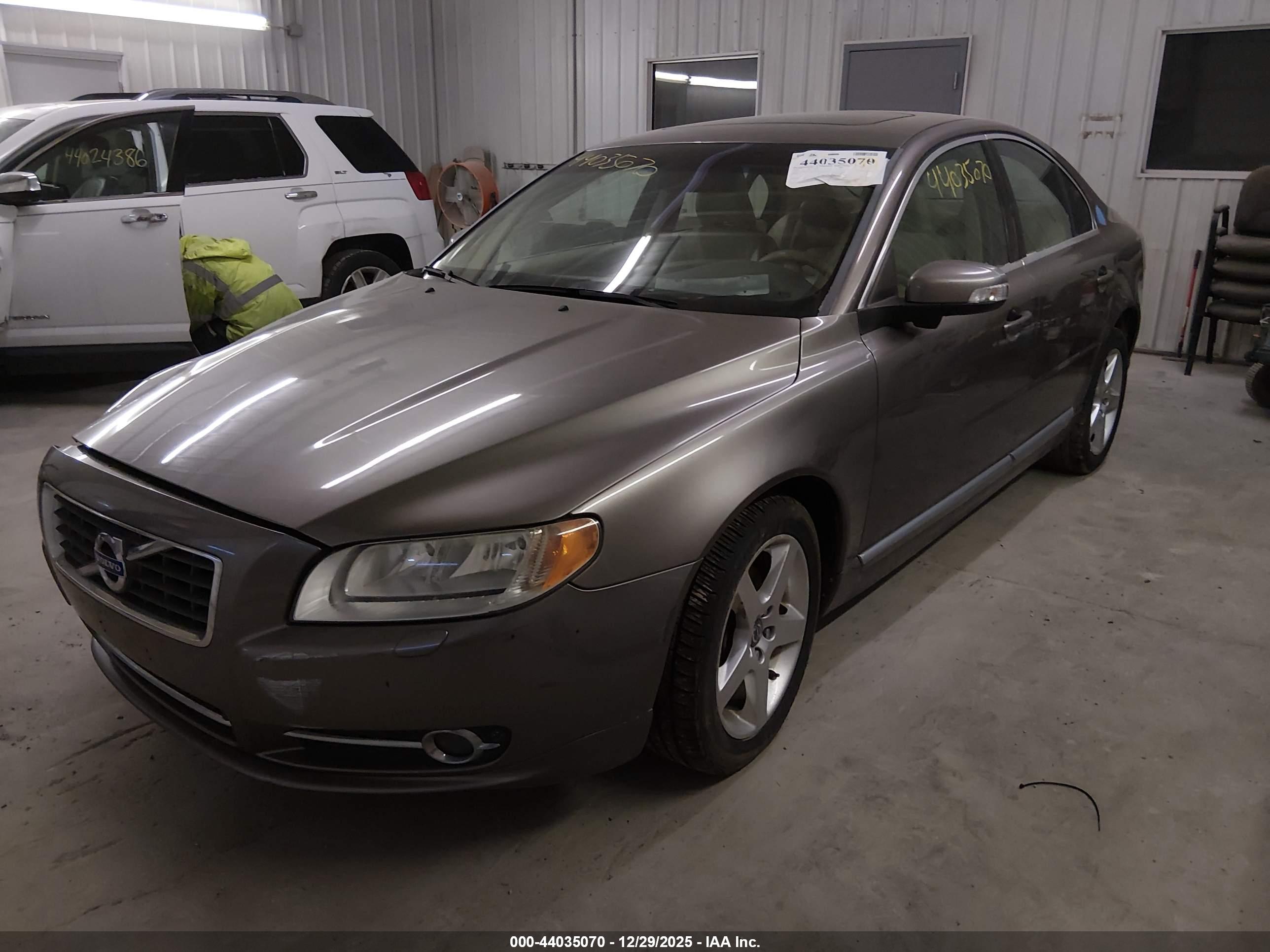 VOLVO S80 image 2