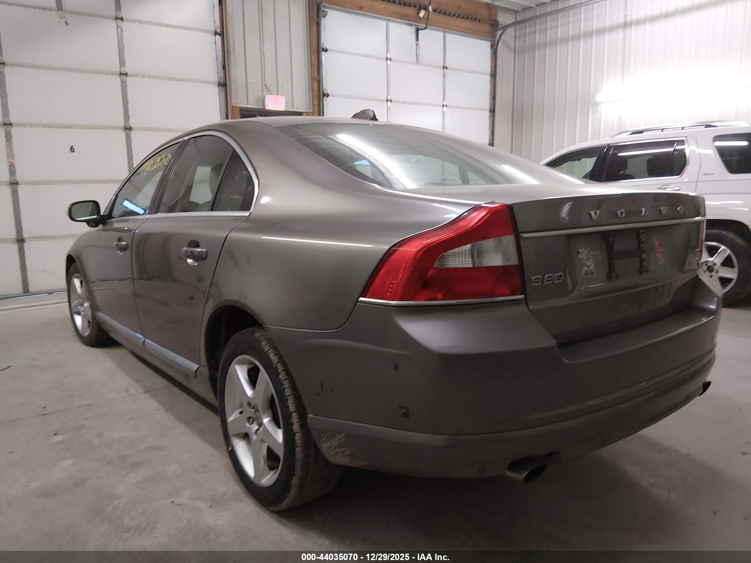 VOLVO S80 image 3