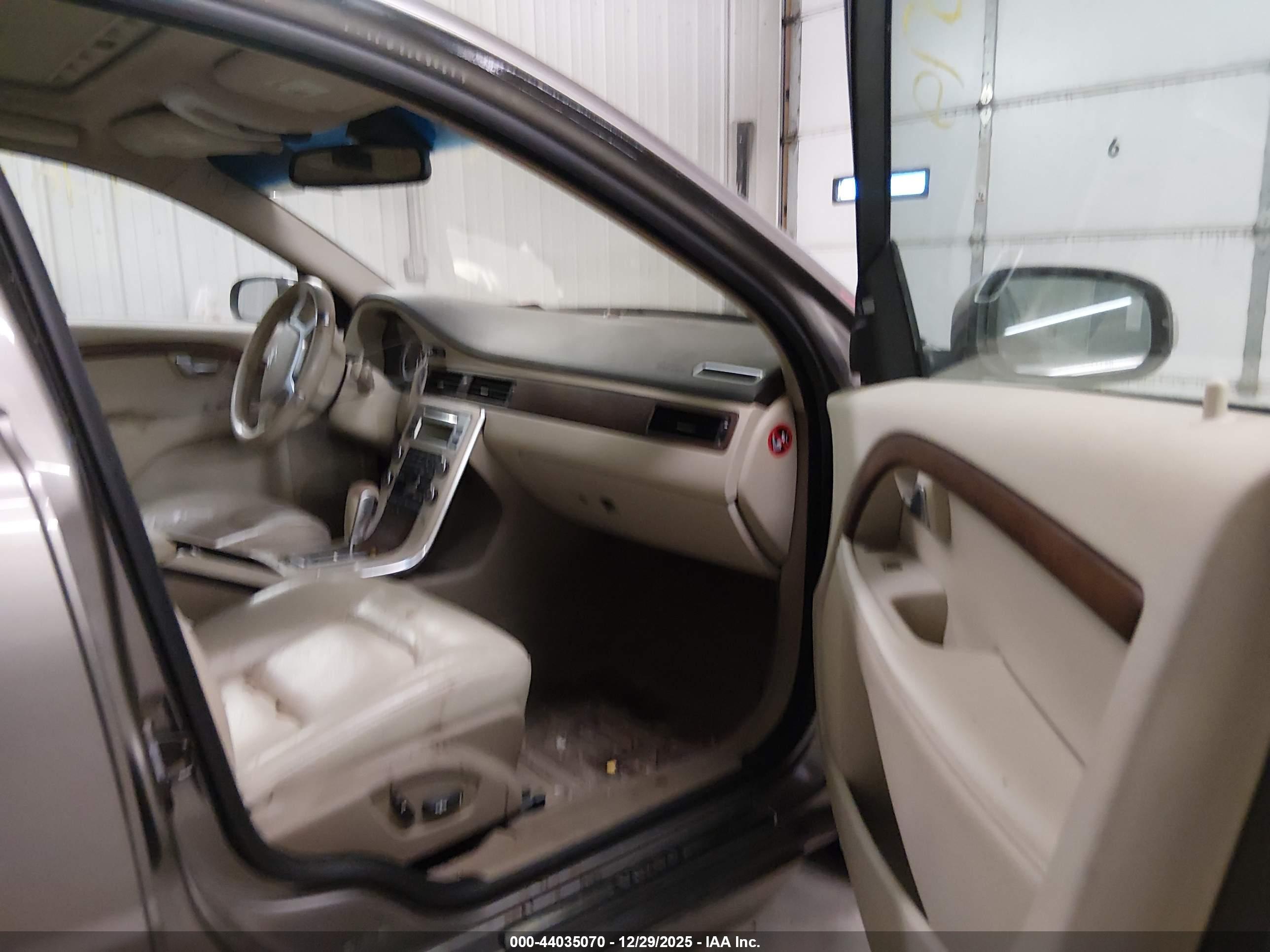 VOLVO S80 image 5