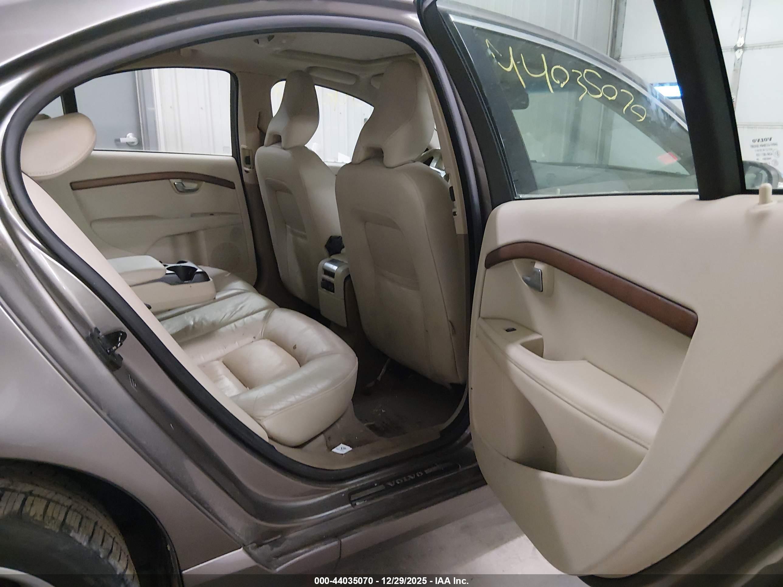 VOLVO S80 image 8