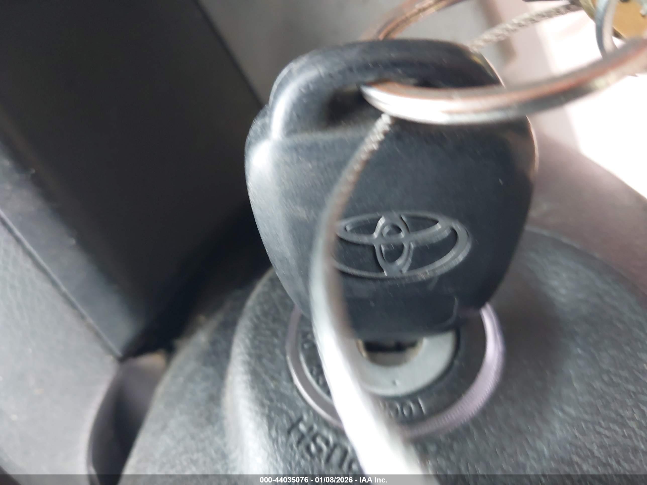 TOYOTA CAMRY image 11