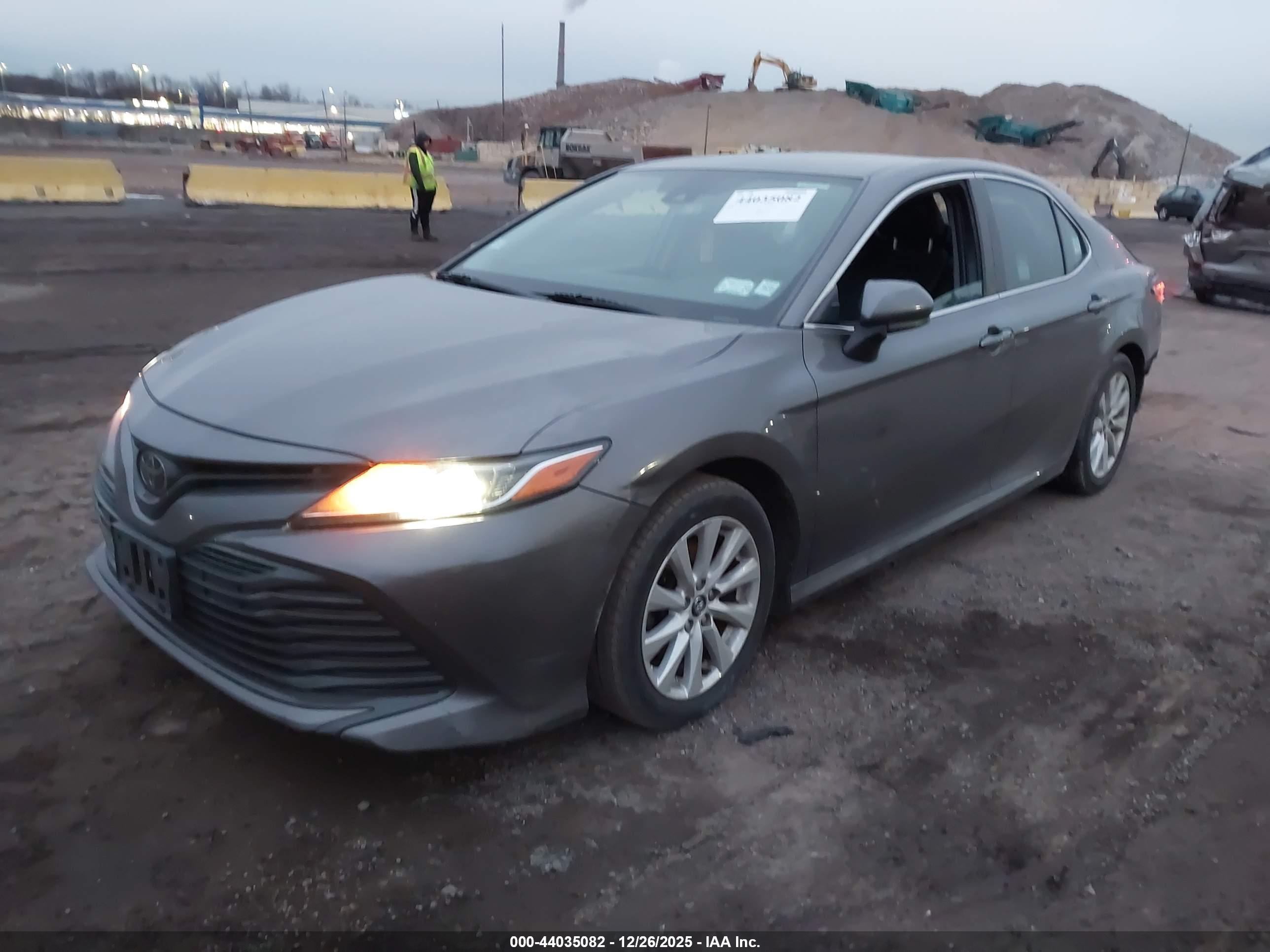 TOYOTA CAMRY image 2