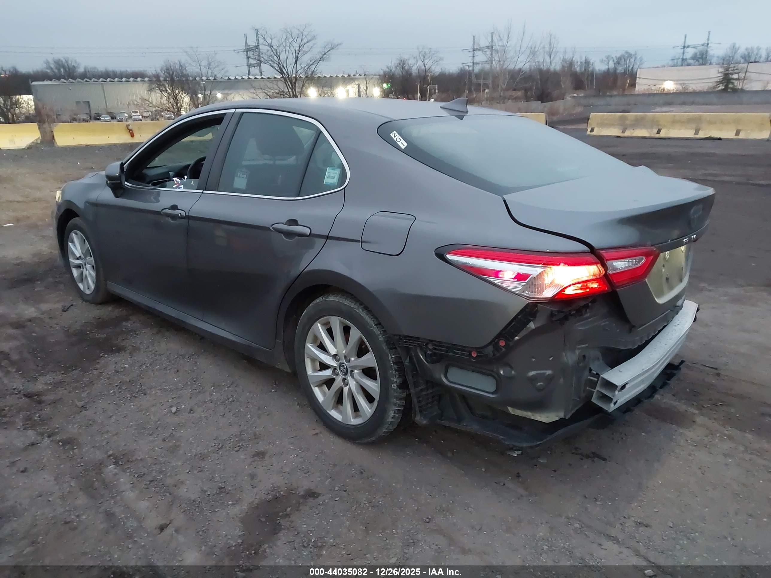 TOYOTA CAMRY image 3
