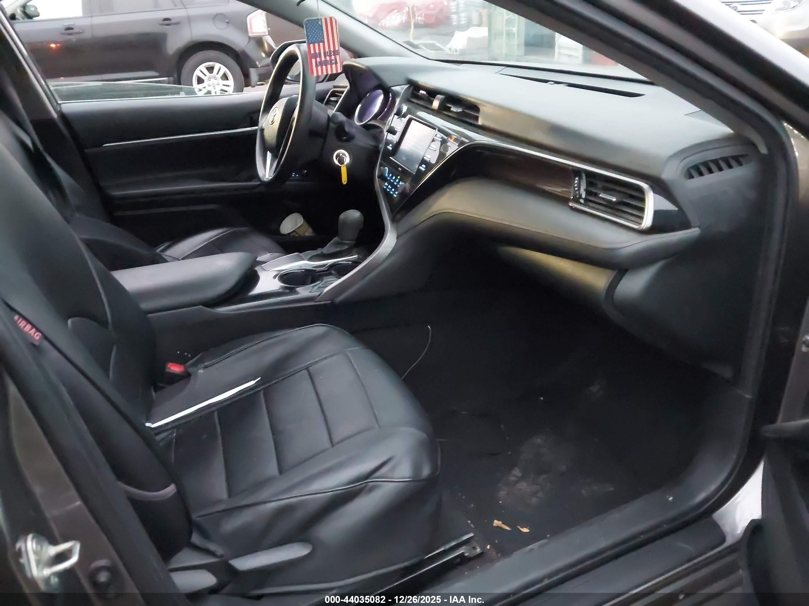 TOYOTA CAMRY image 5