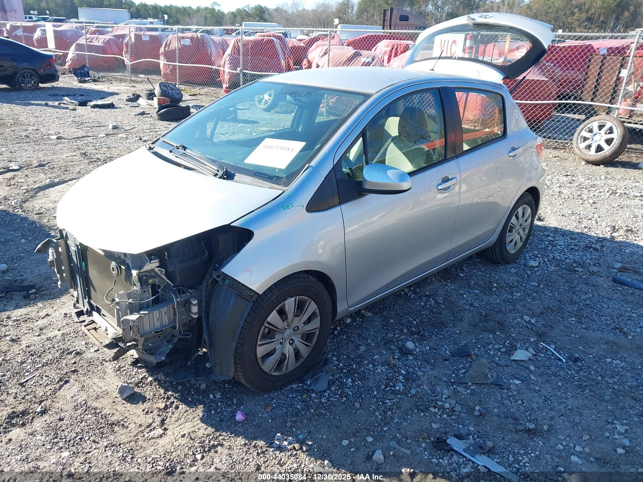 TOYOTA YARIS image 2
