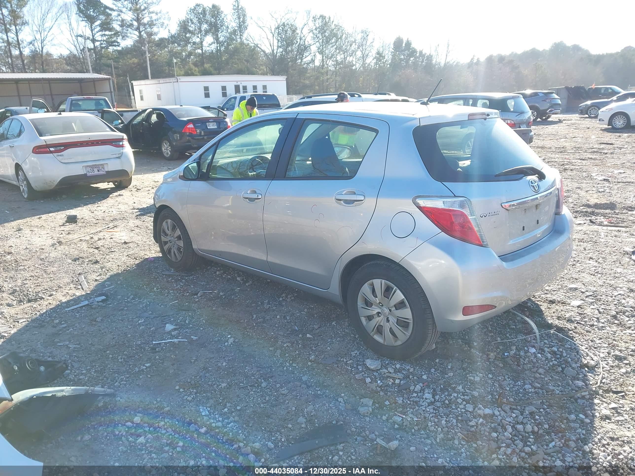 TOYOTA YARIS image 3