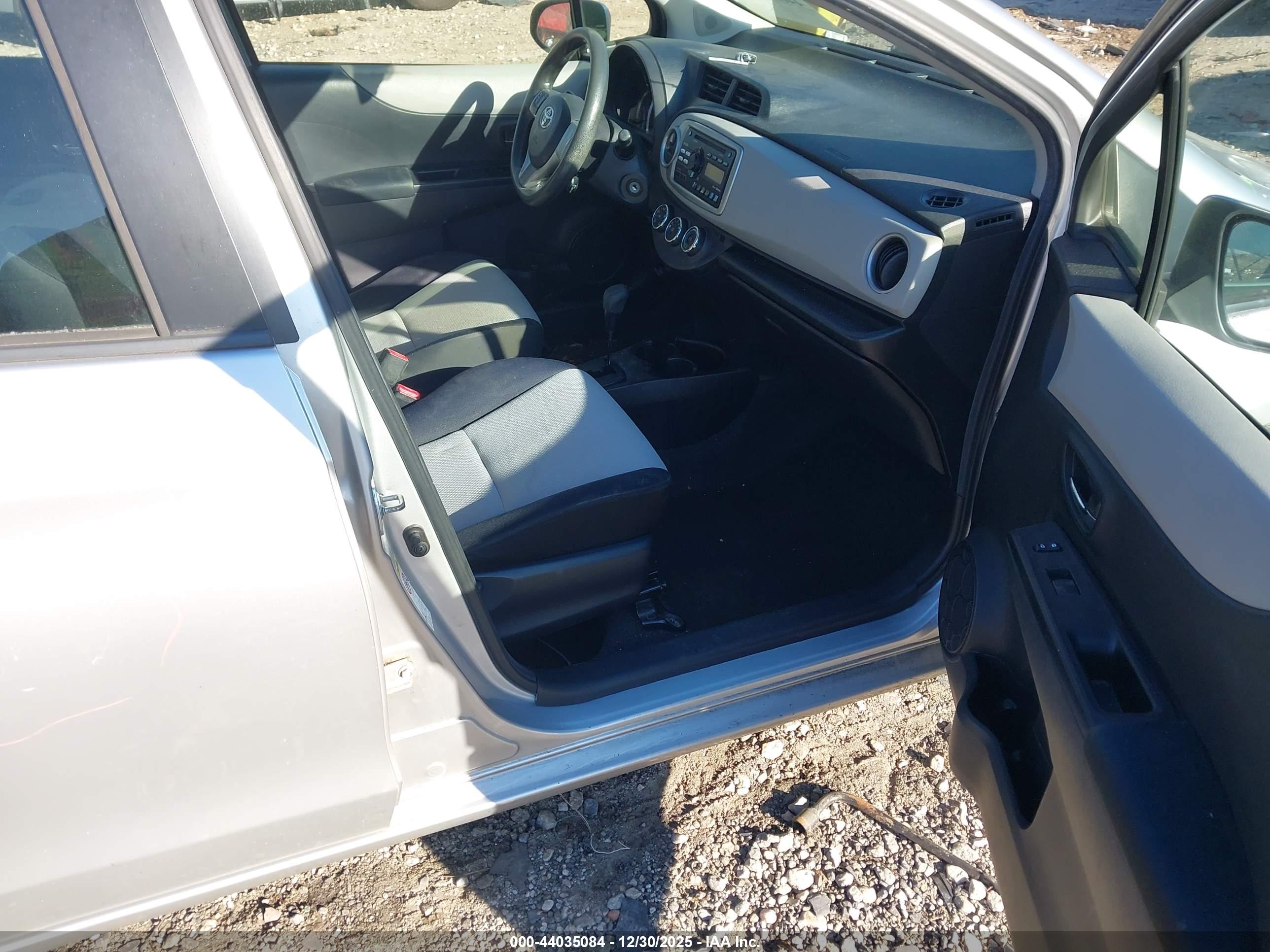 TOYOTA YARIS image 5