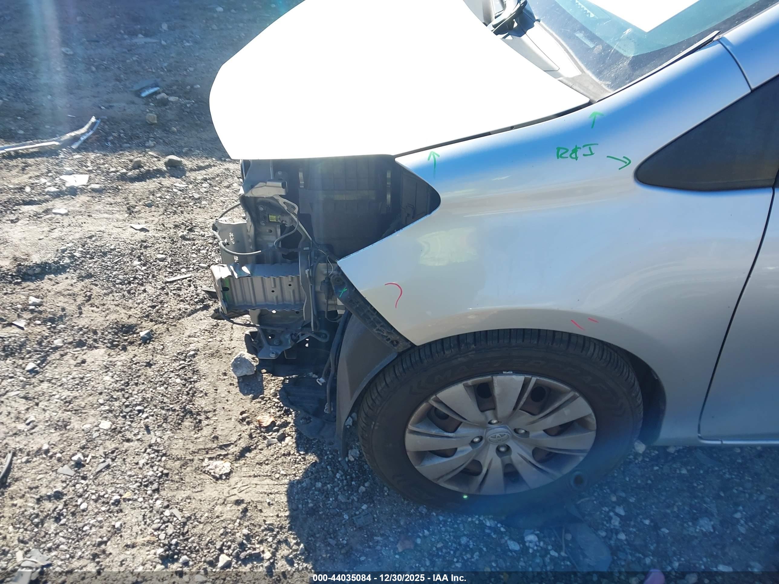 TOYOTA YARIS image 6