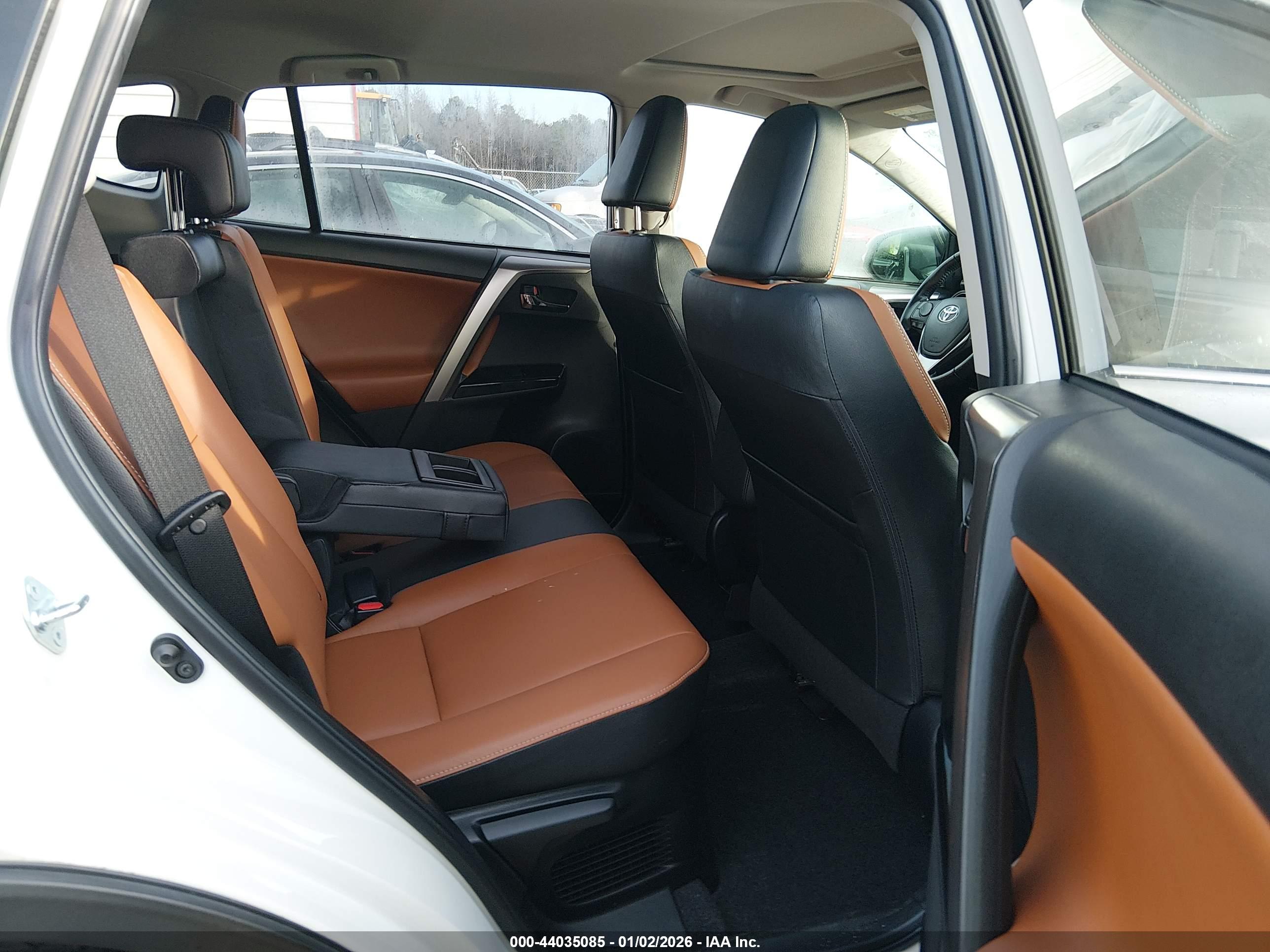 TOYOTA RAV4 image 8