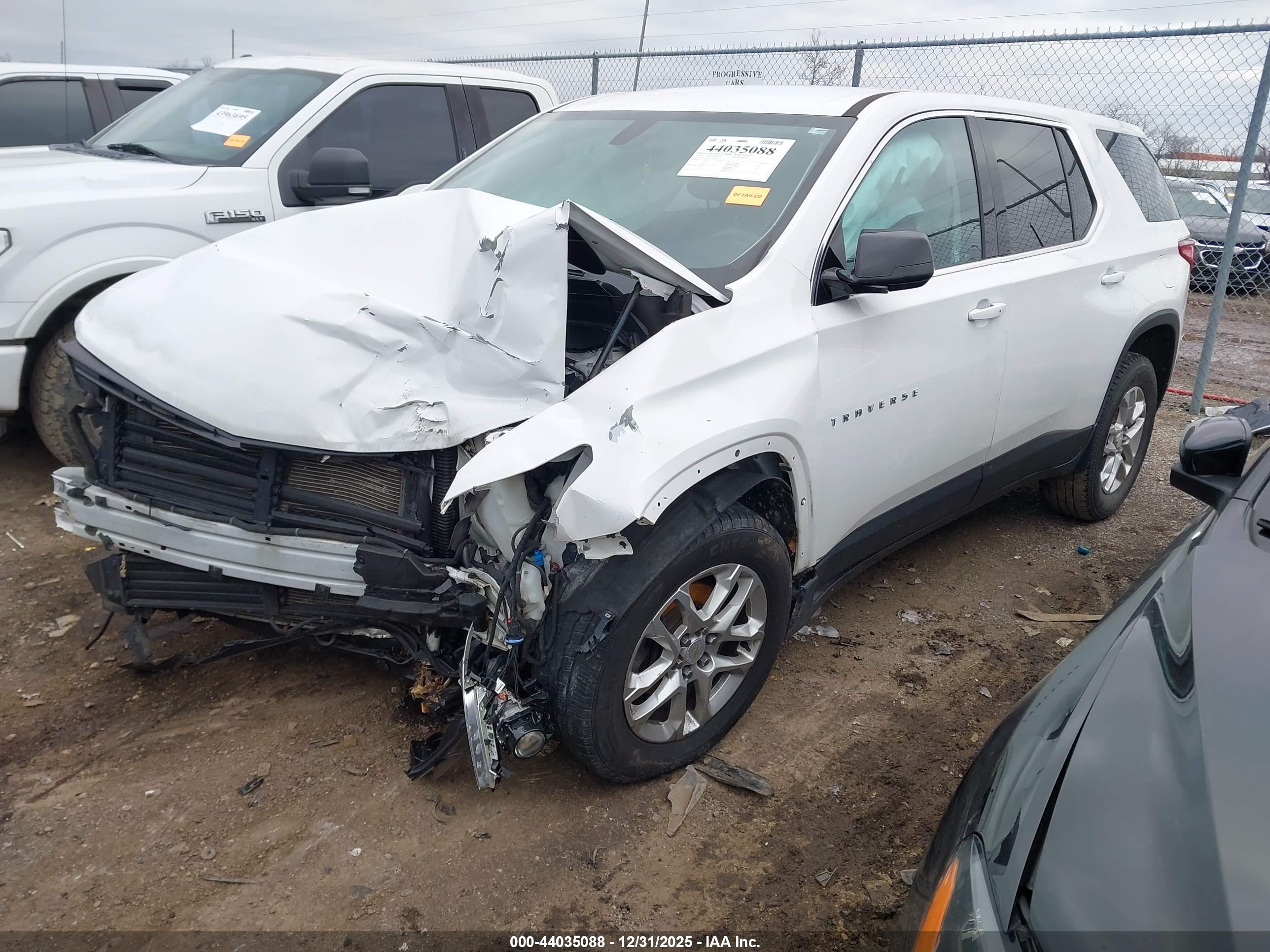 CHEVROLET TRAVERSE image 2