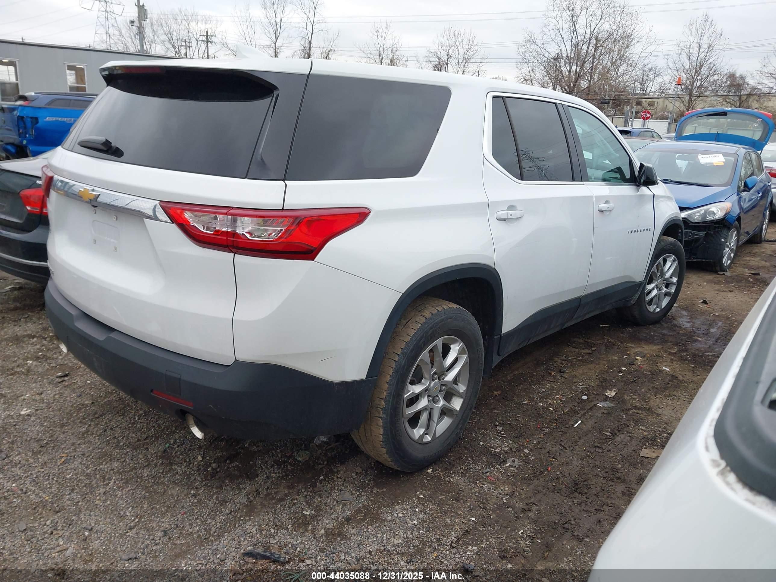 CHEVROLET TRAVERSE image 4