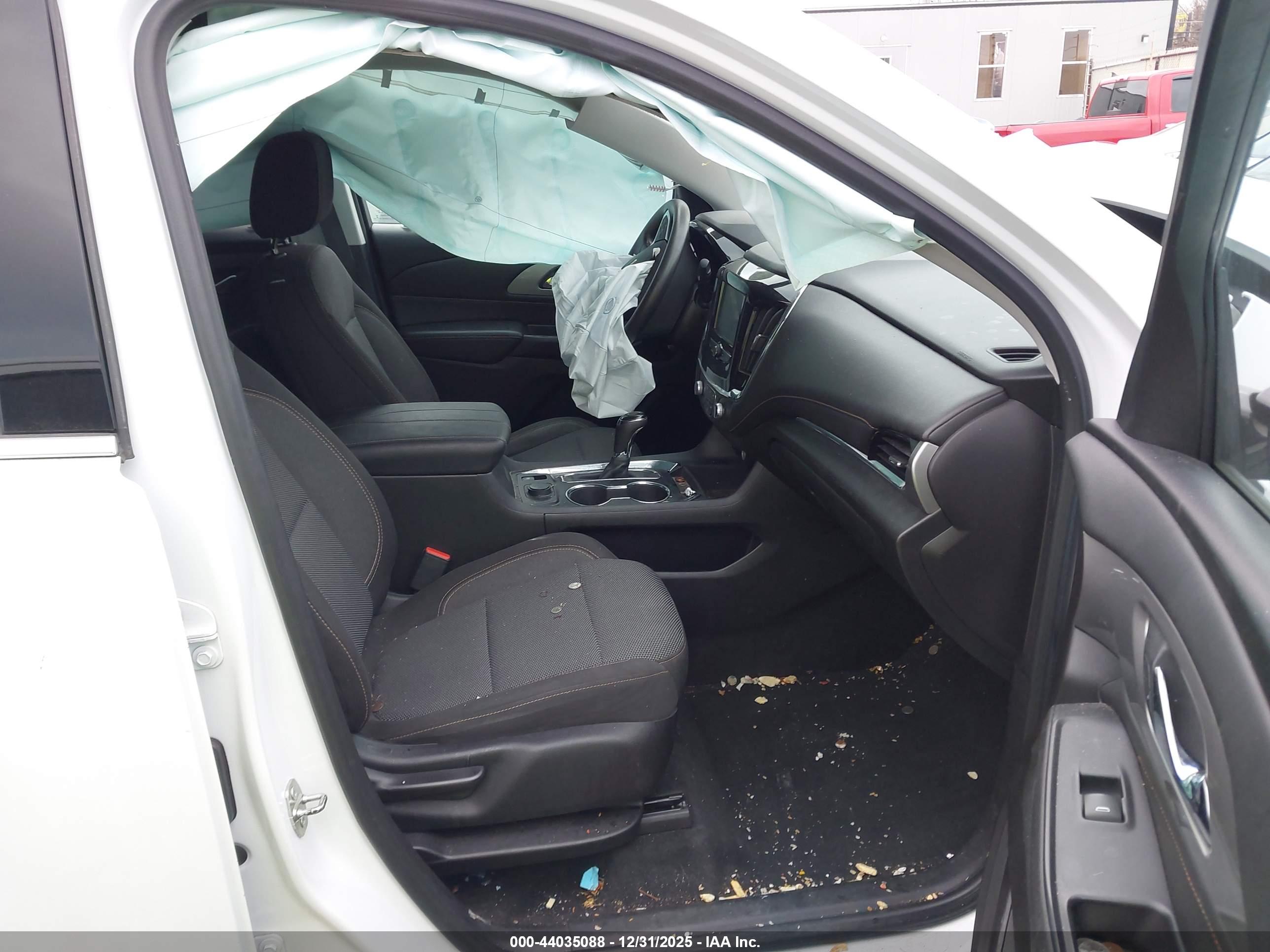 CHEVROLET TRAVERSE image 5