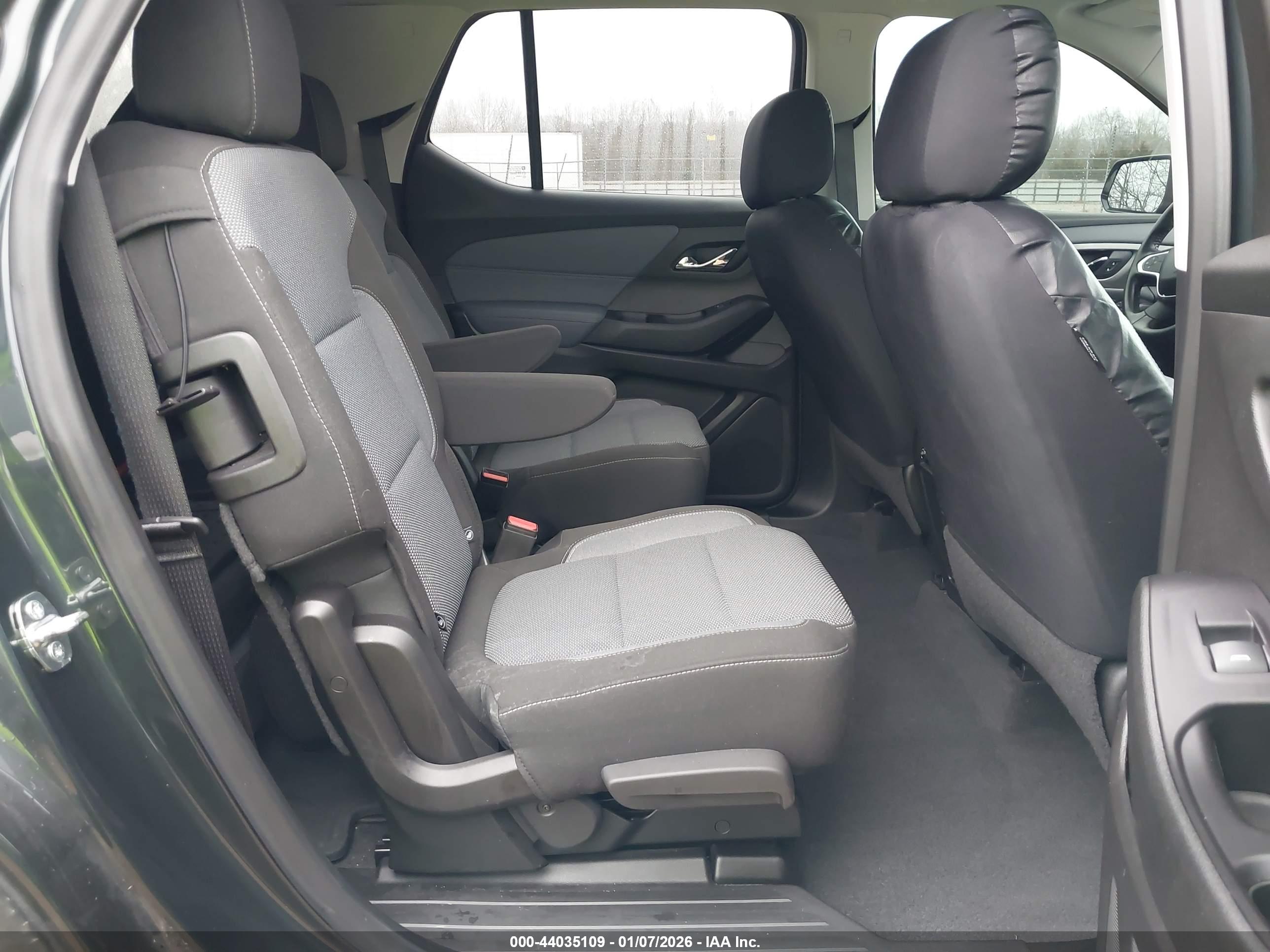 CHEVROLET TRAVERSE image 8