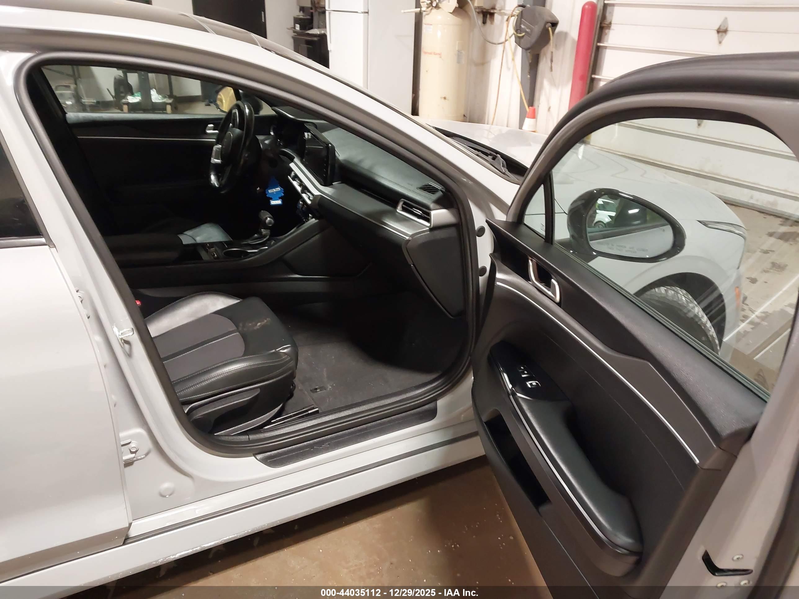 KIA K5 image 5