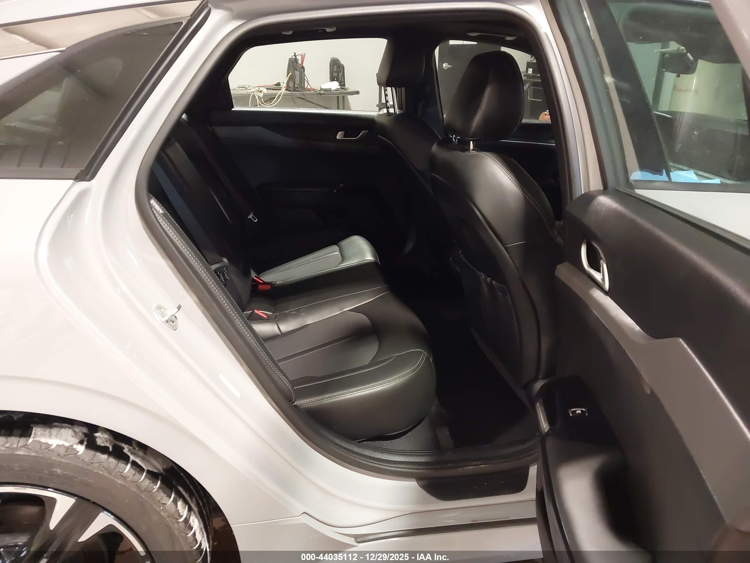 KIA K5 image 8