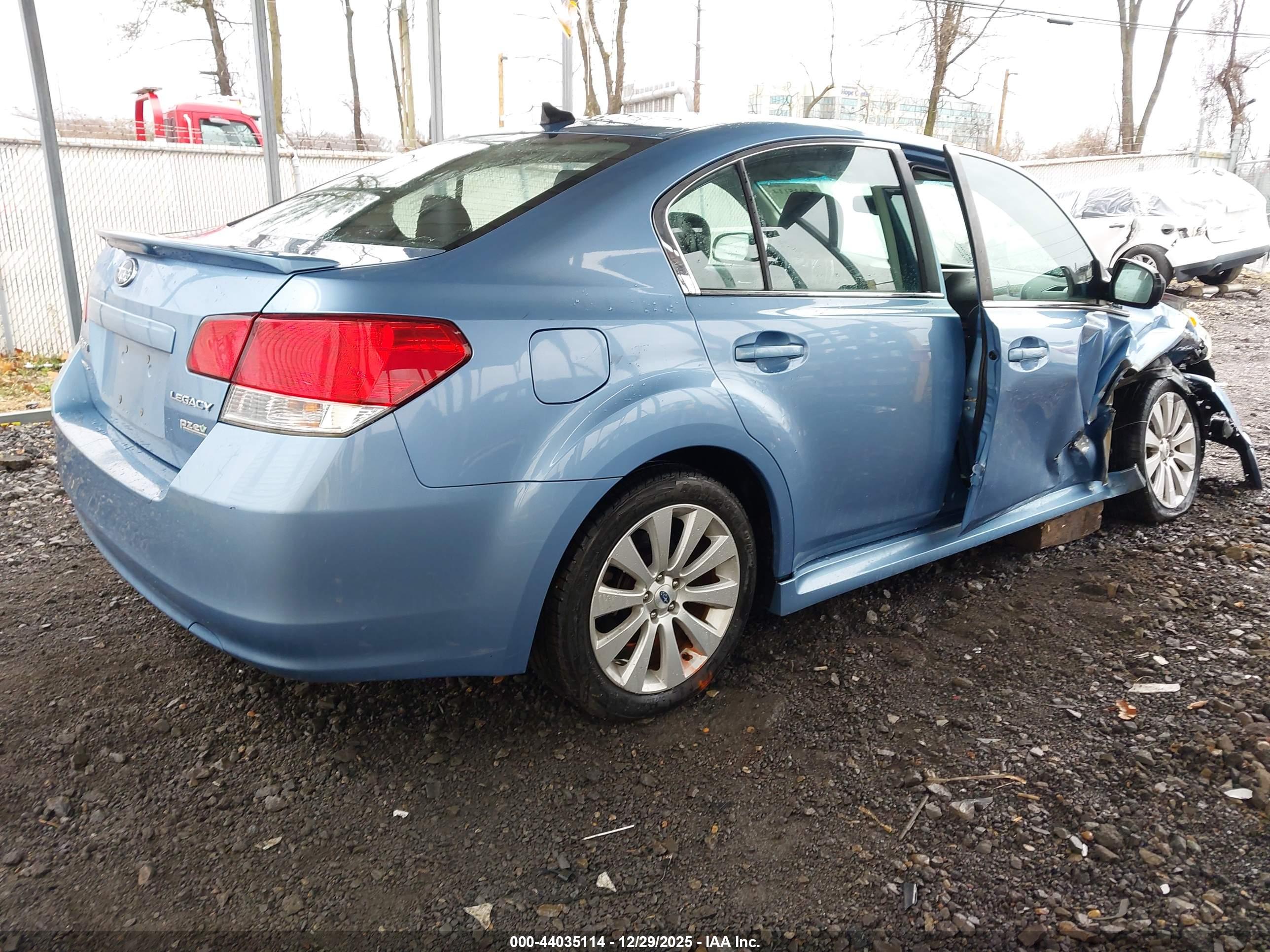 SUBARU LEGACY image 4