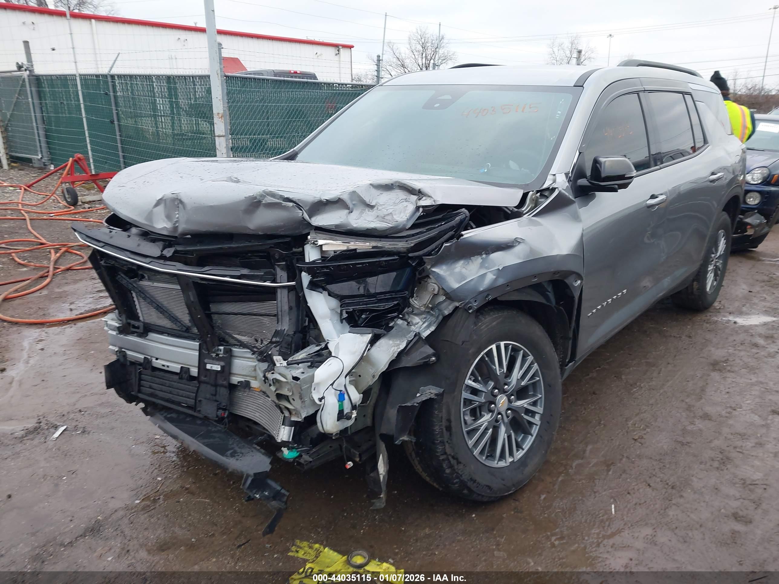 CHEVROLET TRAVERSE image 2