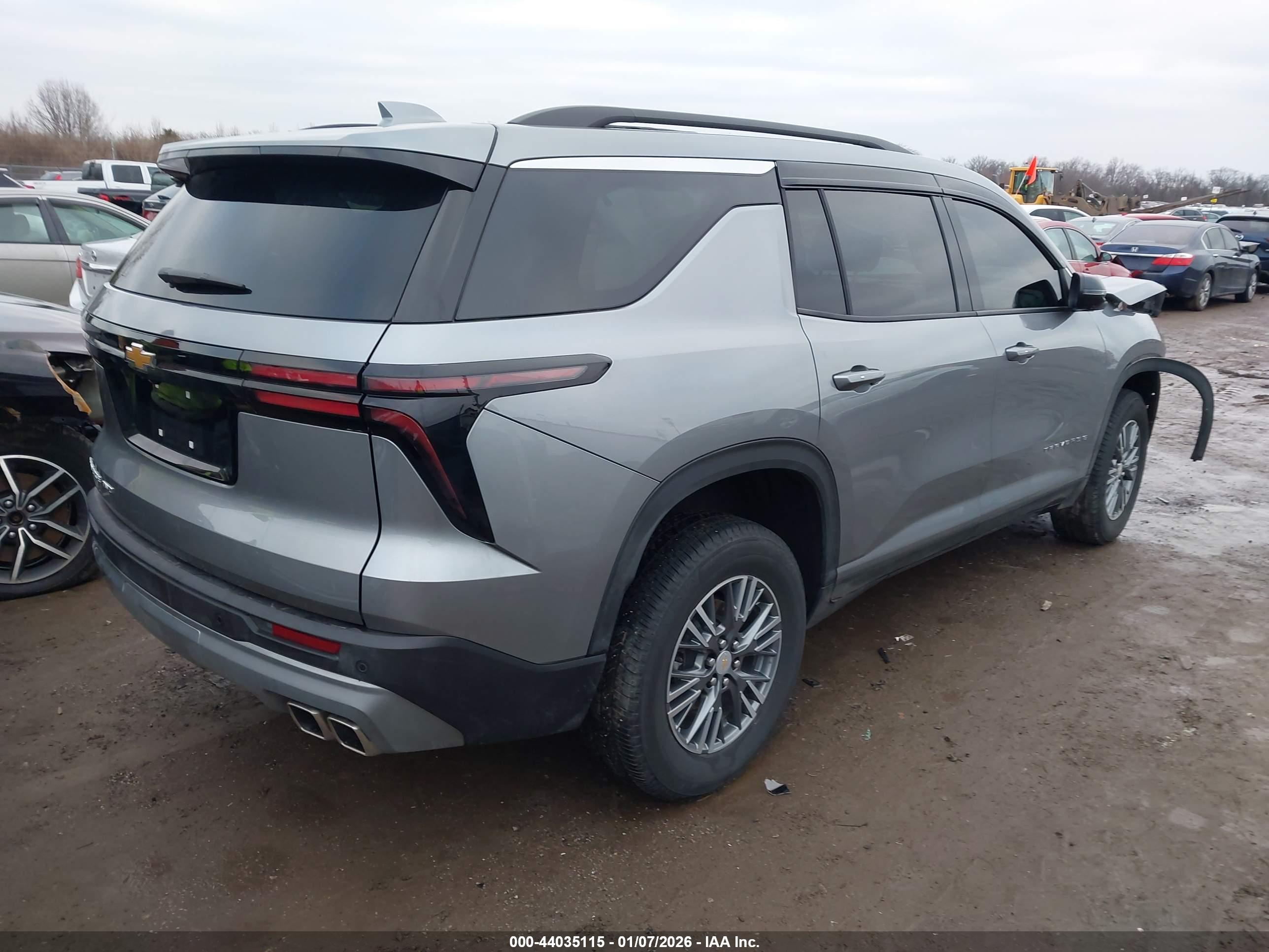 CHEVROLET TRAVERSE image 4