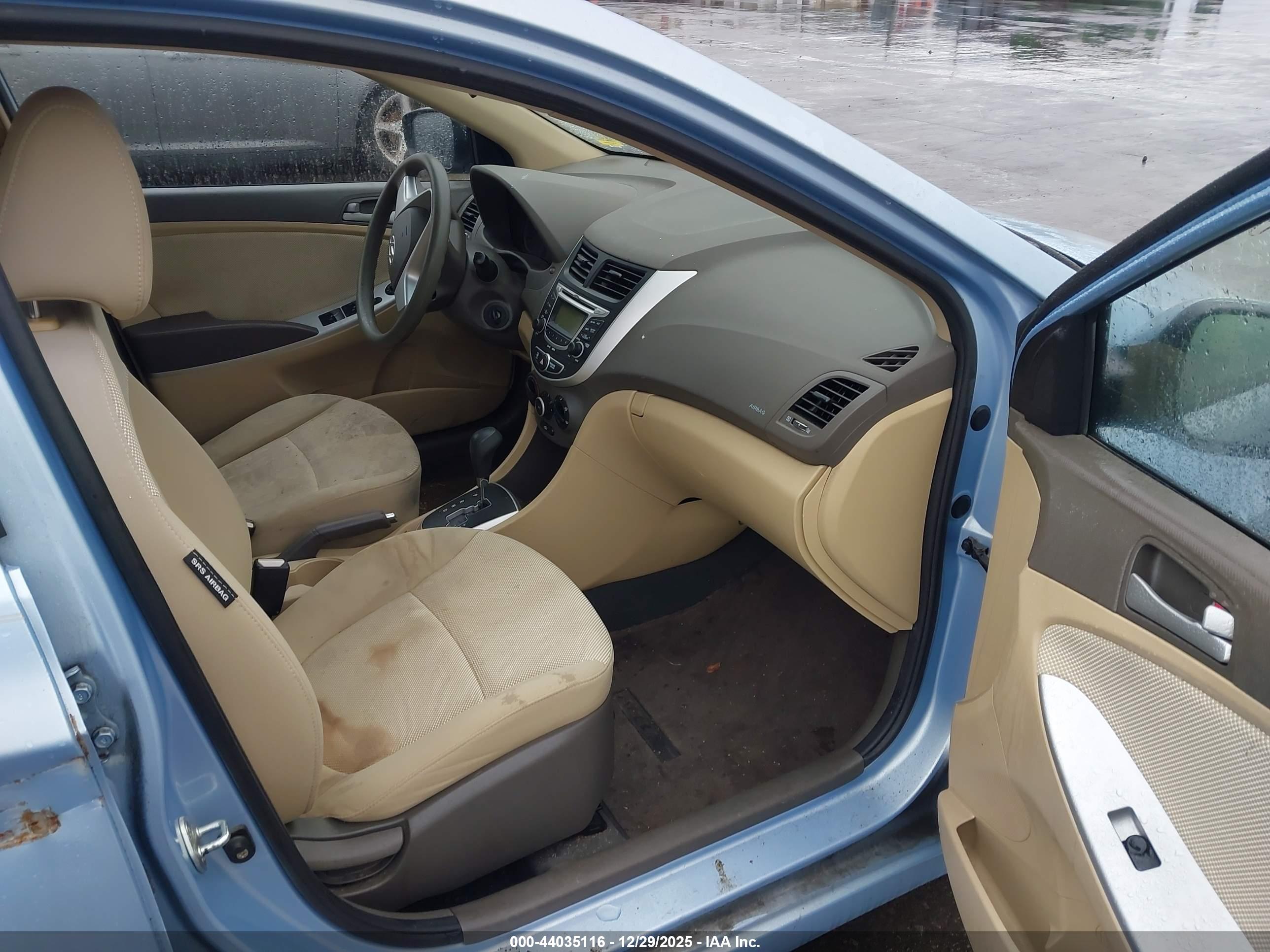 HYUNDAI ACCENT image 5