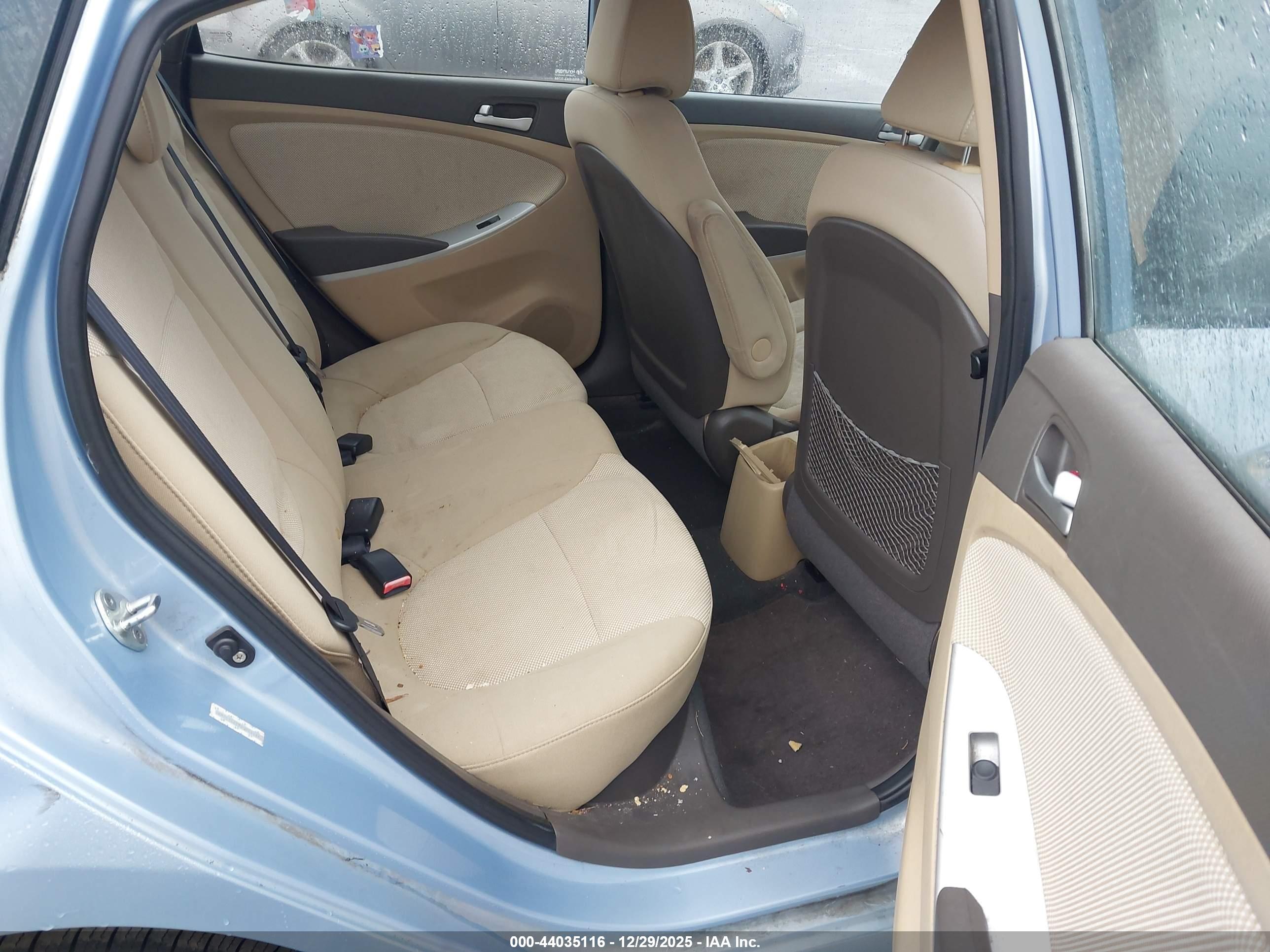 HYUNDAI ACCENT image 8
