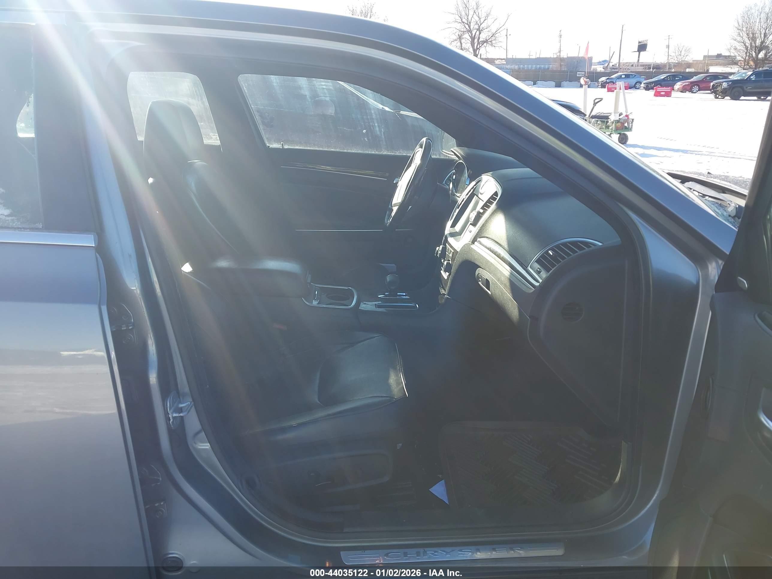 CHRYSLER 300 image 5