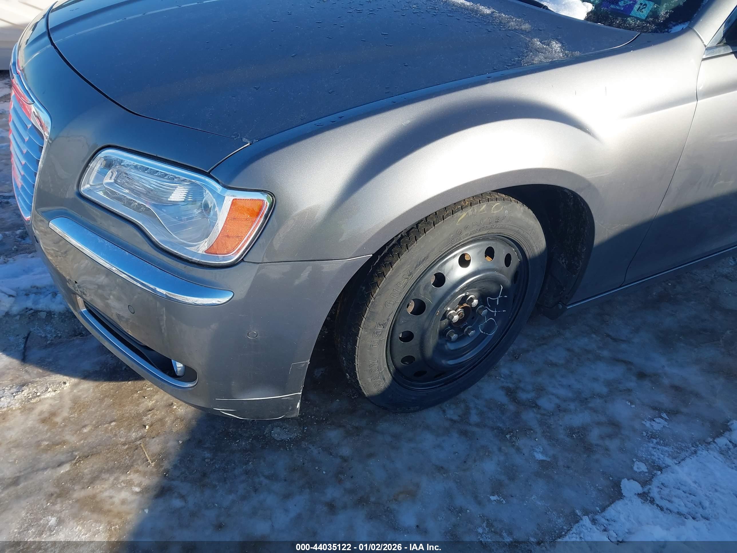 CHRYSLER 300 image 6