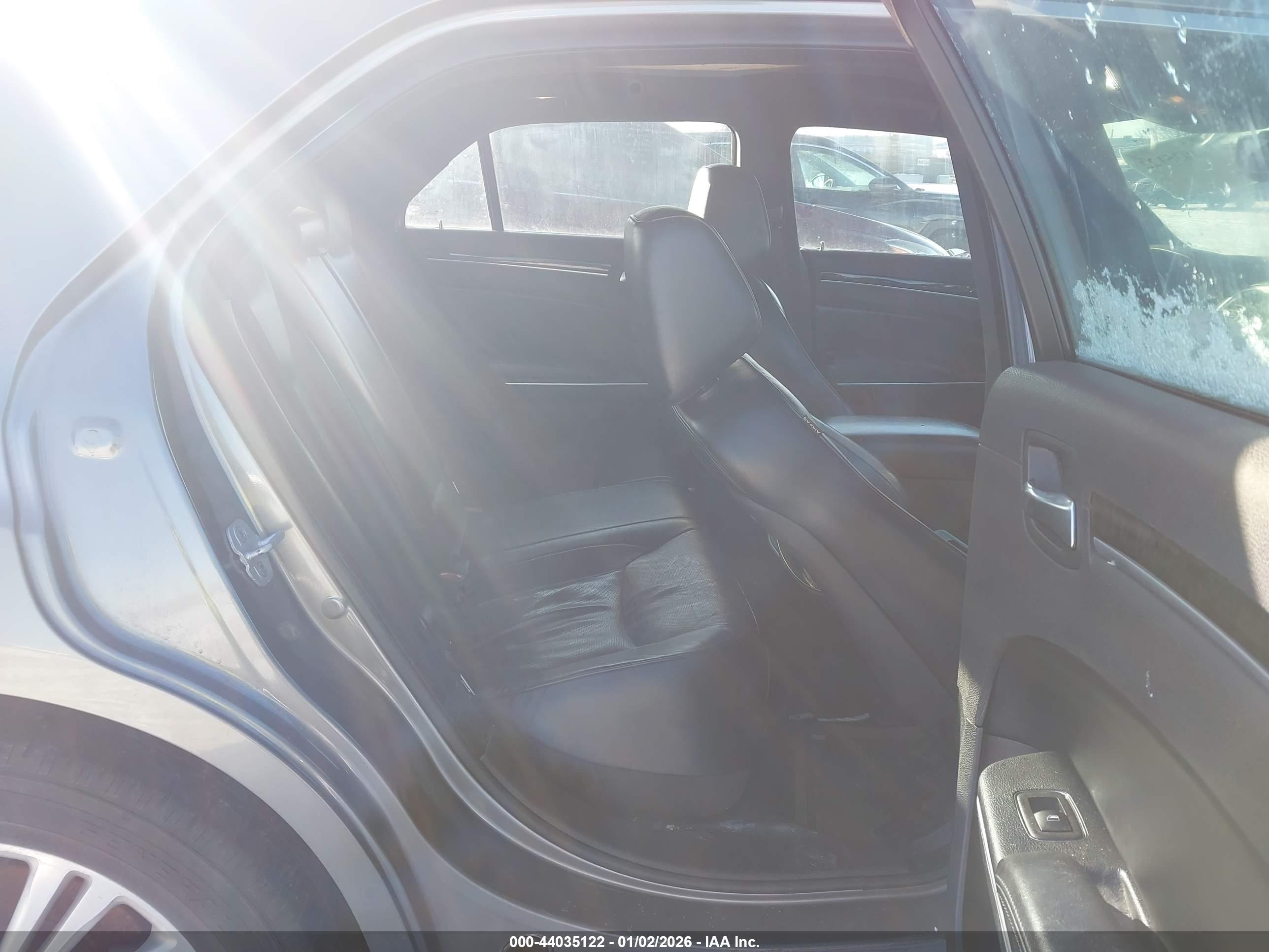 CHRYSLER 300 image 8